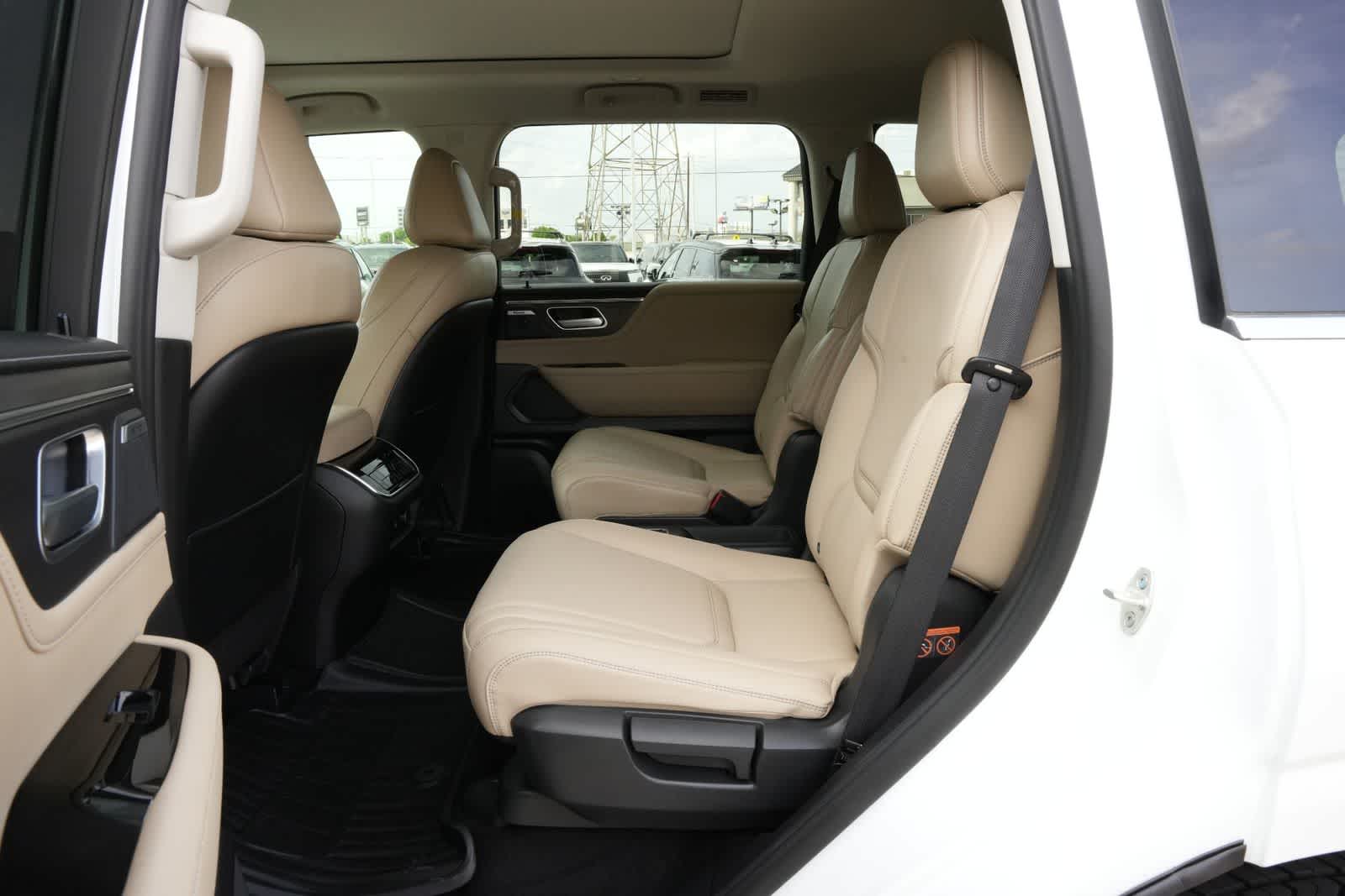 Thumbnail: 2026 INFINITI QX80 - 19