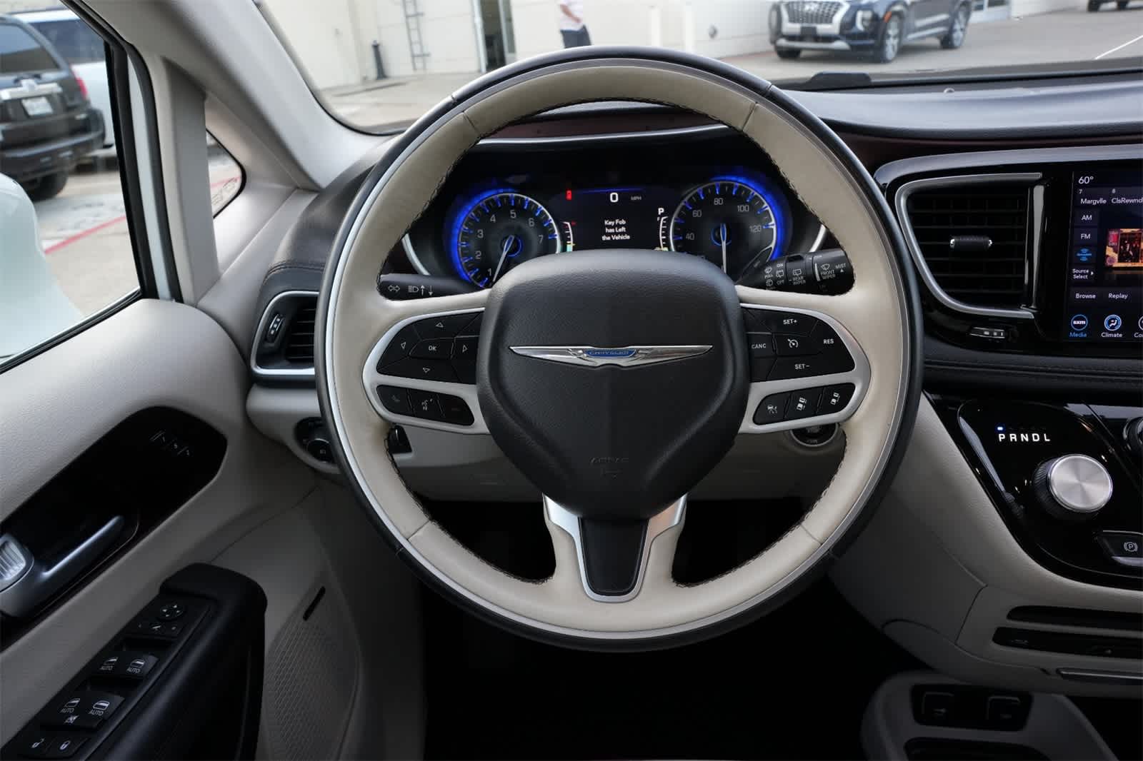 Thumbnail: 2018 Chrysler Pacifica - 9