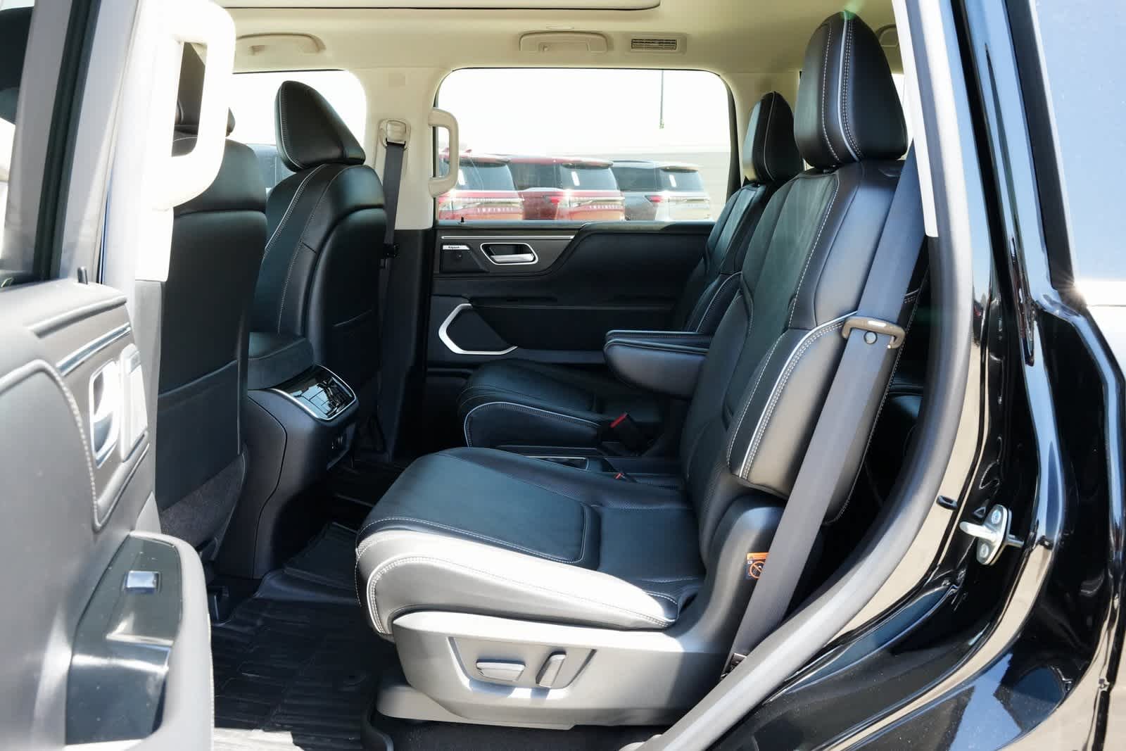 Thumbnail: 2025 INFINITI QX80 - 18