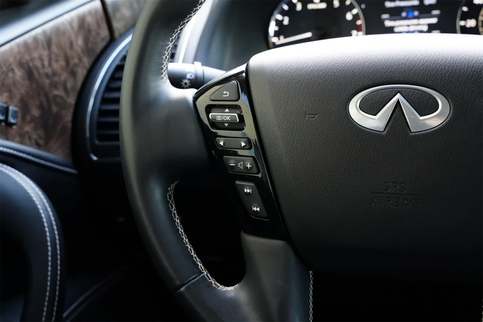 Thumbnail: 2023 INFINITI QX80 - 10