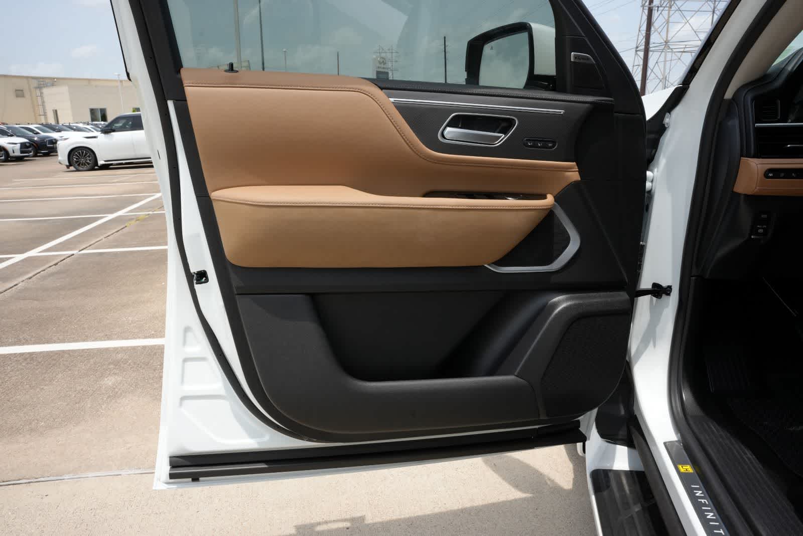 Thumbnail: 2026 INFINITI QX80 - 18