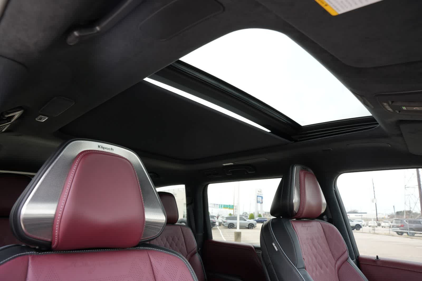 Thumbnail: 2026 INFINITI QX80 - 23