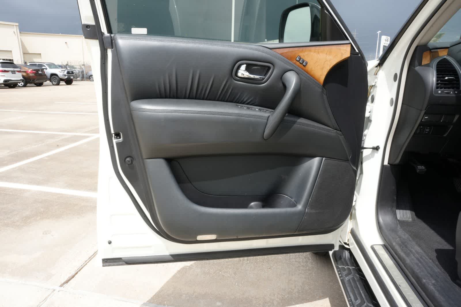 Thumbnail: 2014 INFINITI QX80 - 17