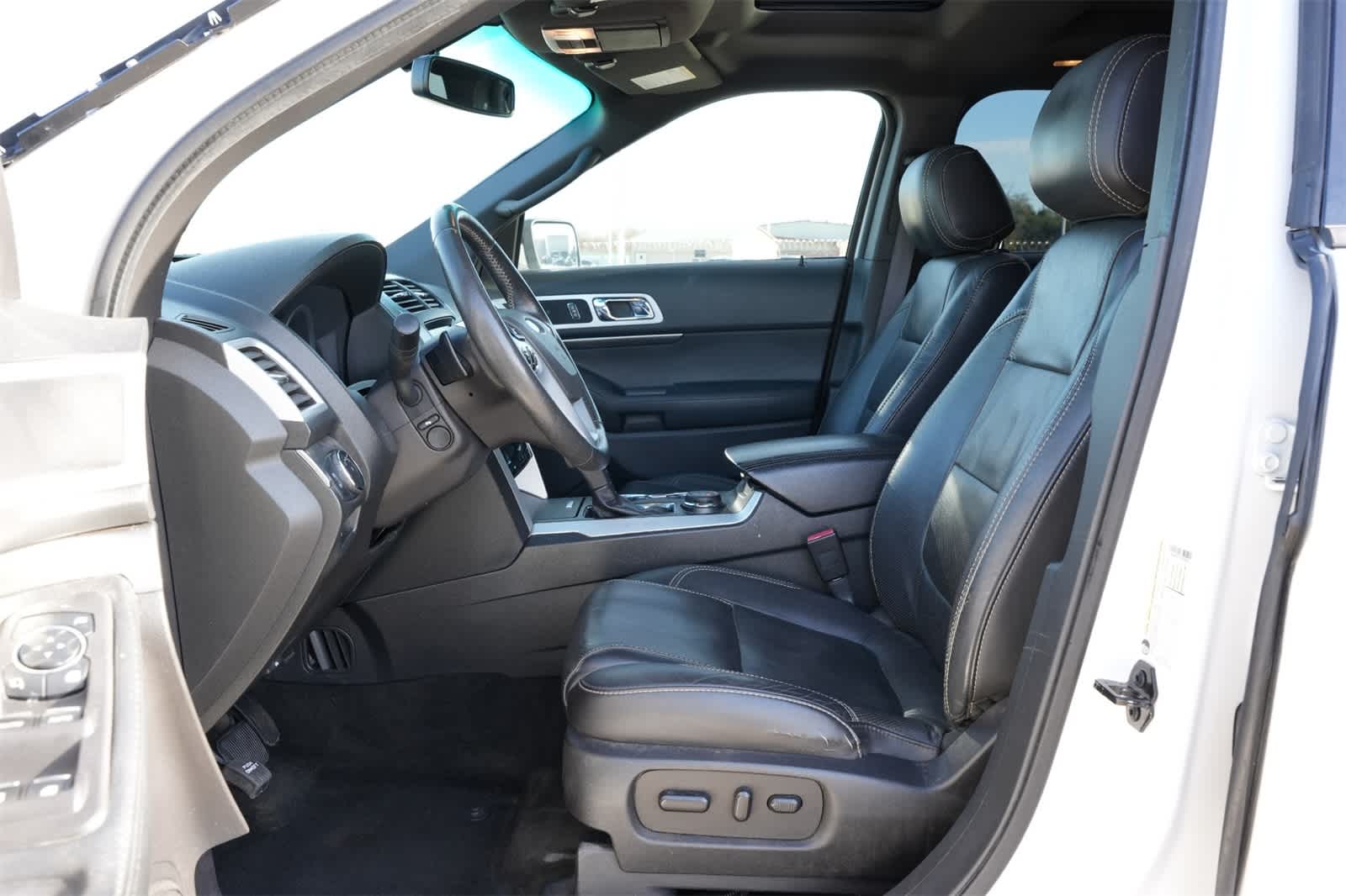 Thumbnail: 2015 Ford Explorer - 17