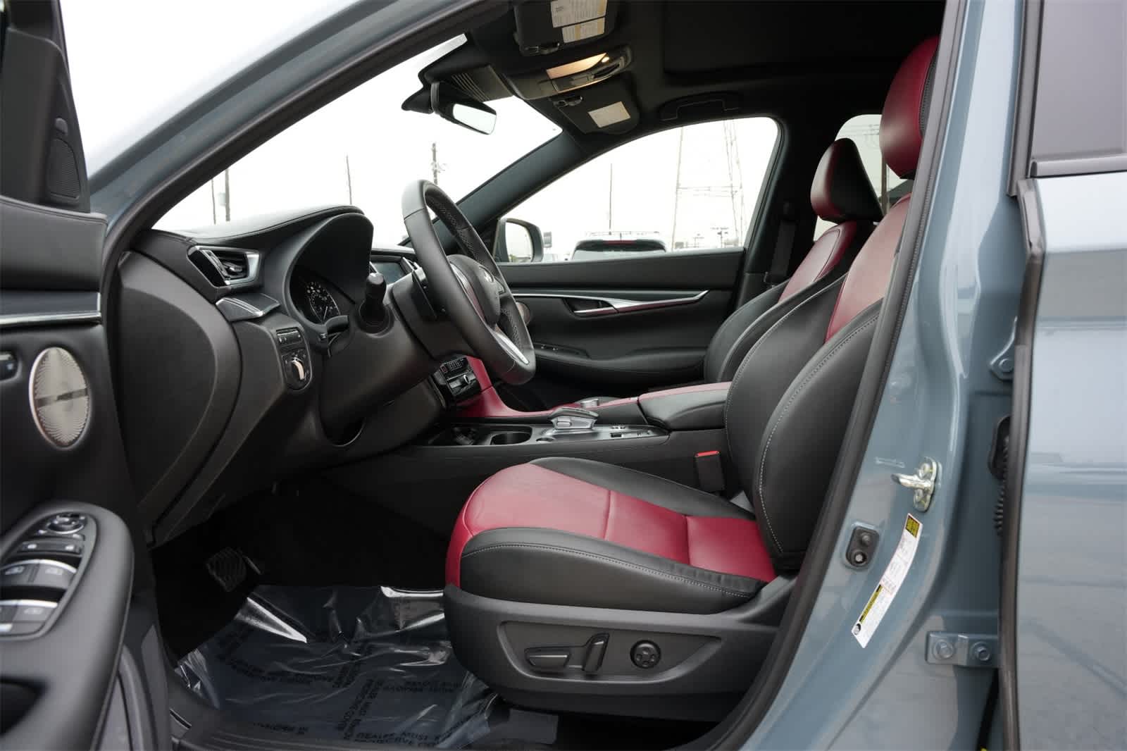 Thumbnail: 2025 INFINITI QX50 - 17