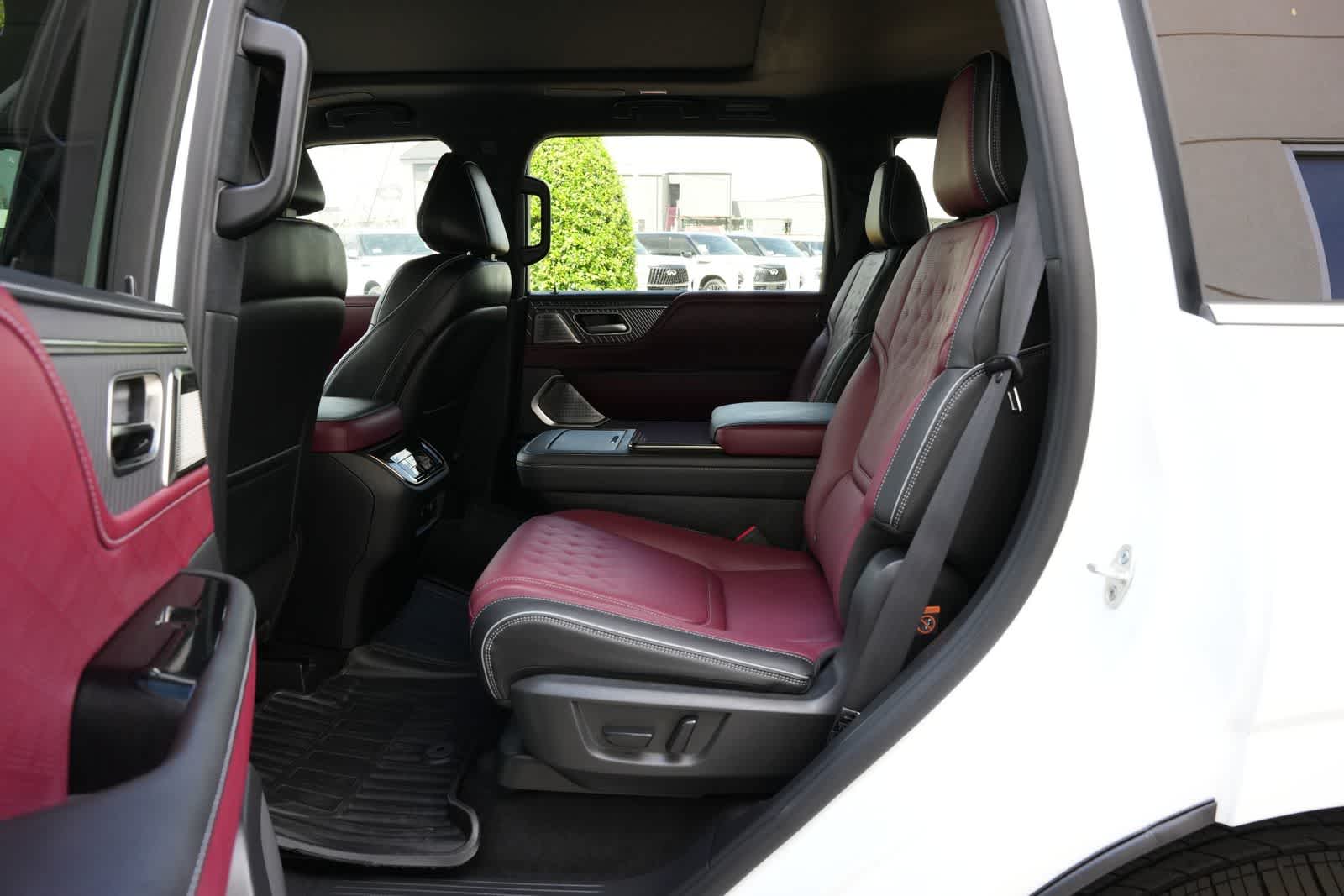 Thumbnail: 2026 INFINITI QX80 - 20