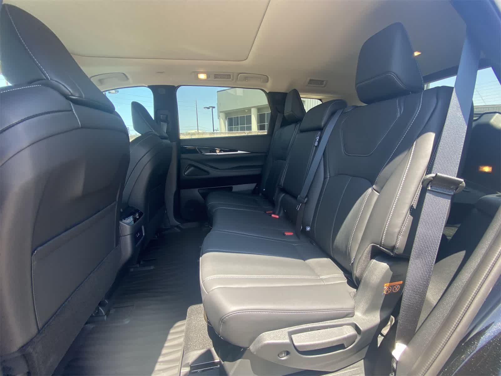 Thumbnail: 2025 INFINITI QX60 - 19