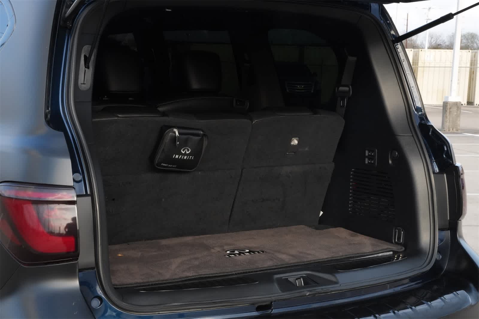 Thumbnail: 2022 INFINITI QX80 - 23