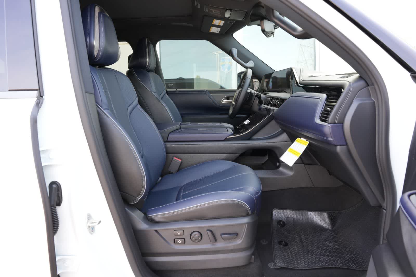 Thumbnail: 2026 INFINITI QX80 - 23