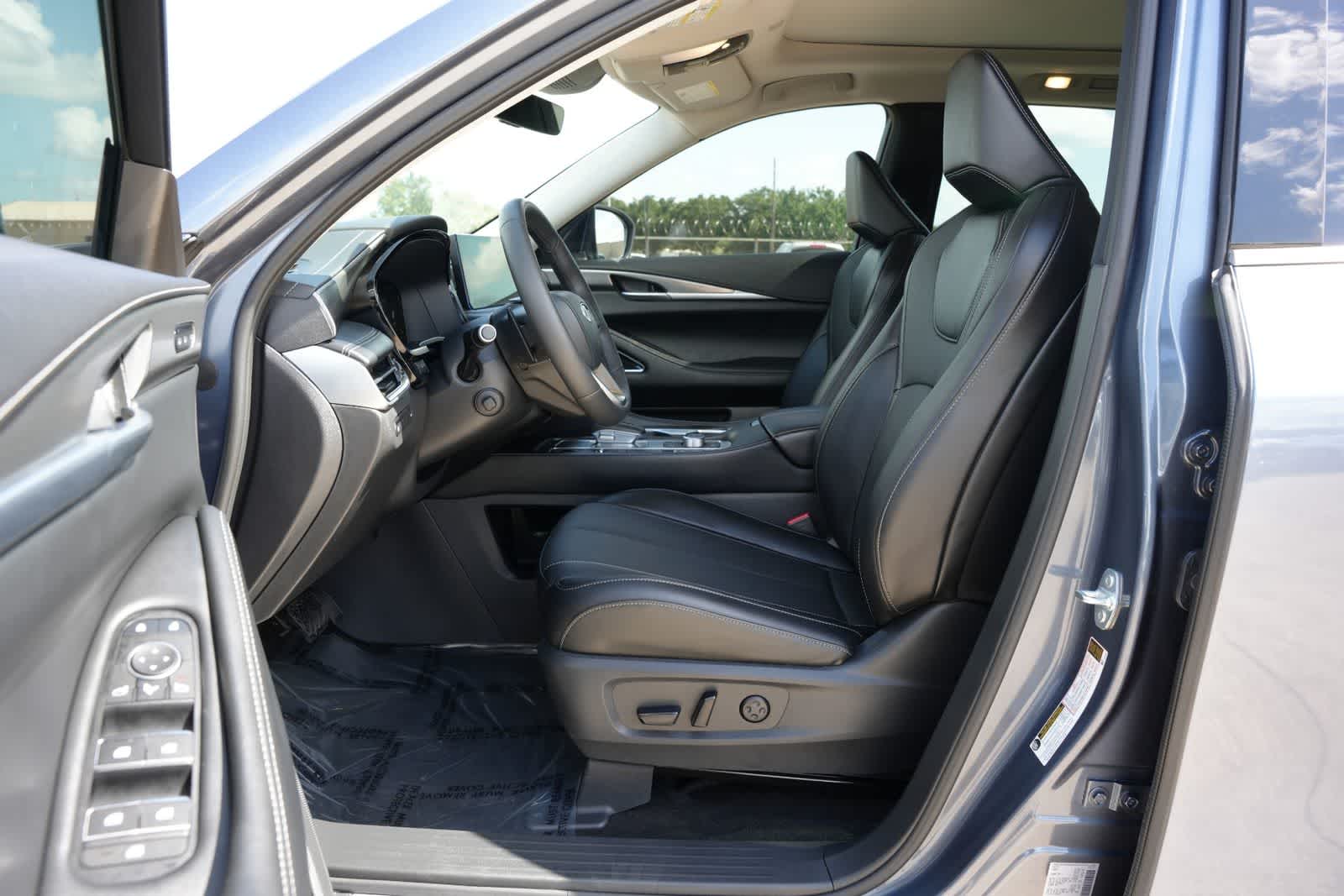Thumbnail: 2026 INFINITI QX60 - 16