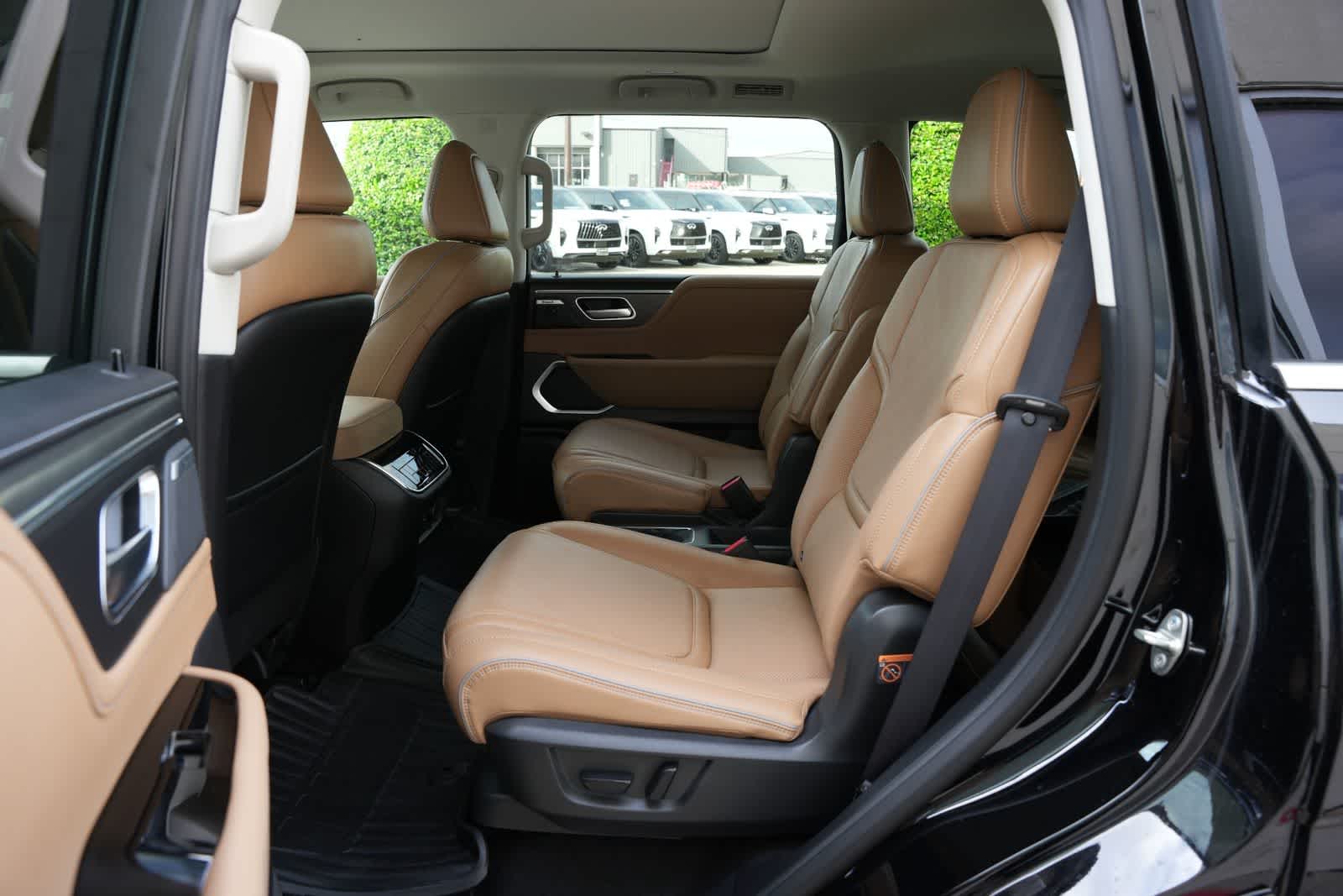 Thumbnail: 2026 INFINITI QX80 - 19