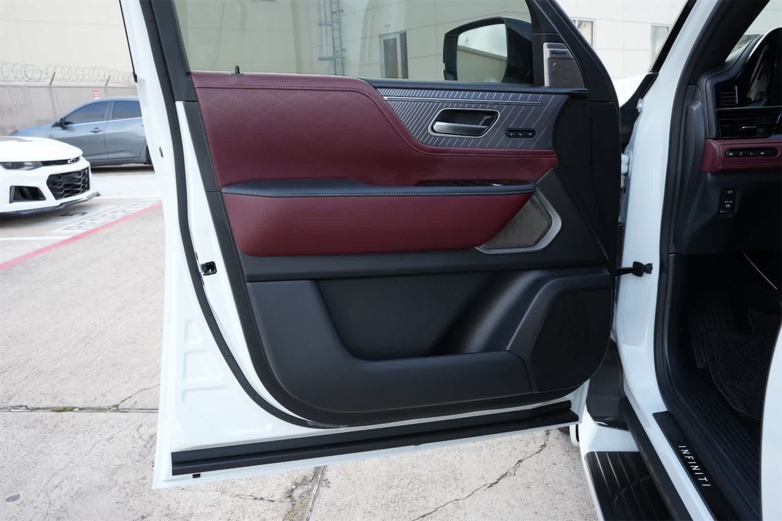 Thumbnail: 2026 INFINITI QX80 - 18