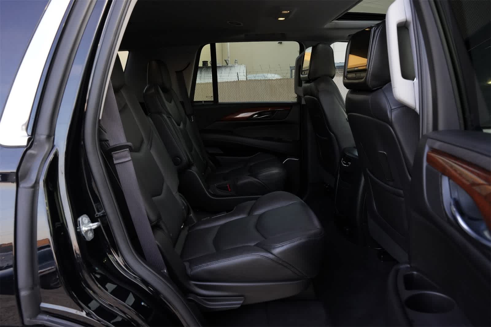Thumbnail: 2016 Cadillac Escalade - 21