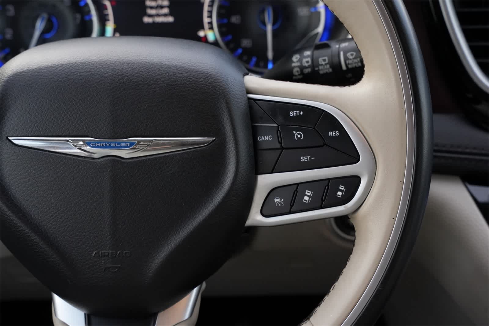 Thumbnail: 2018 Chrysler Pacifica - 11