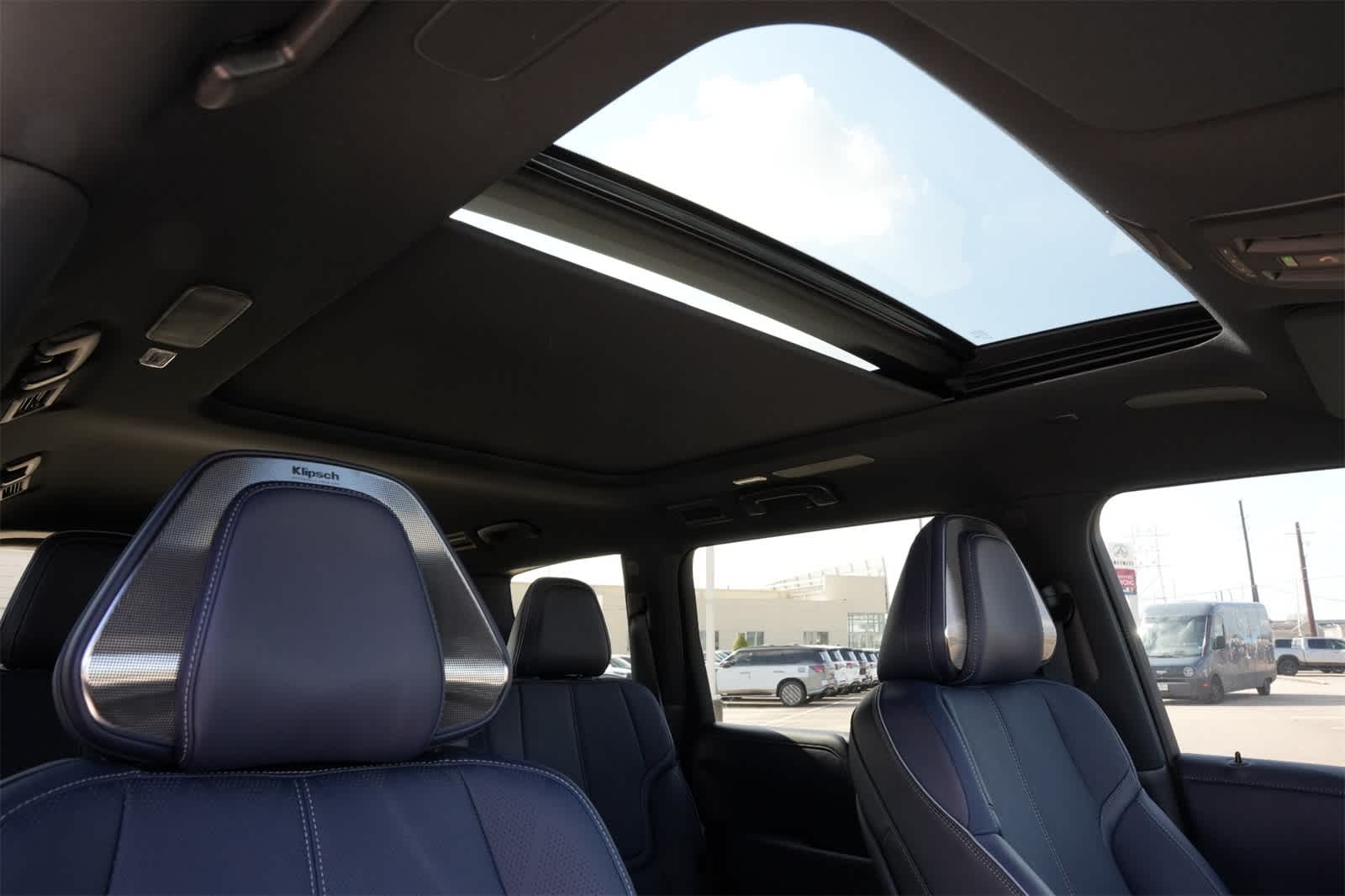 Thumbnail: 2026 INFINITI QX80 - 24