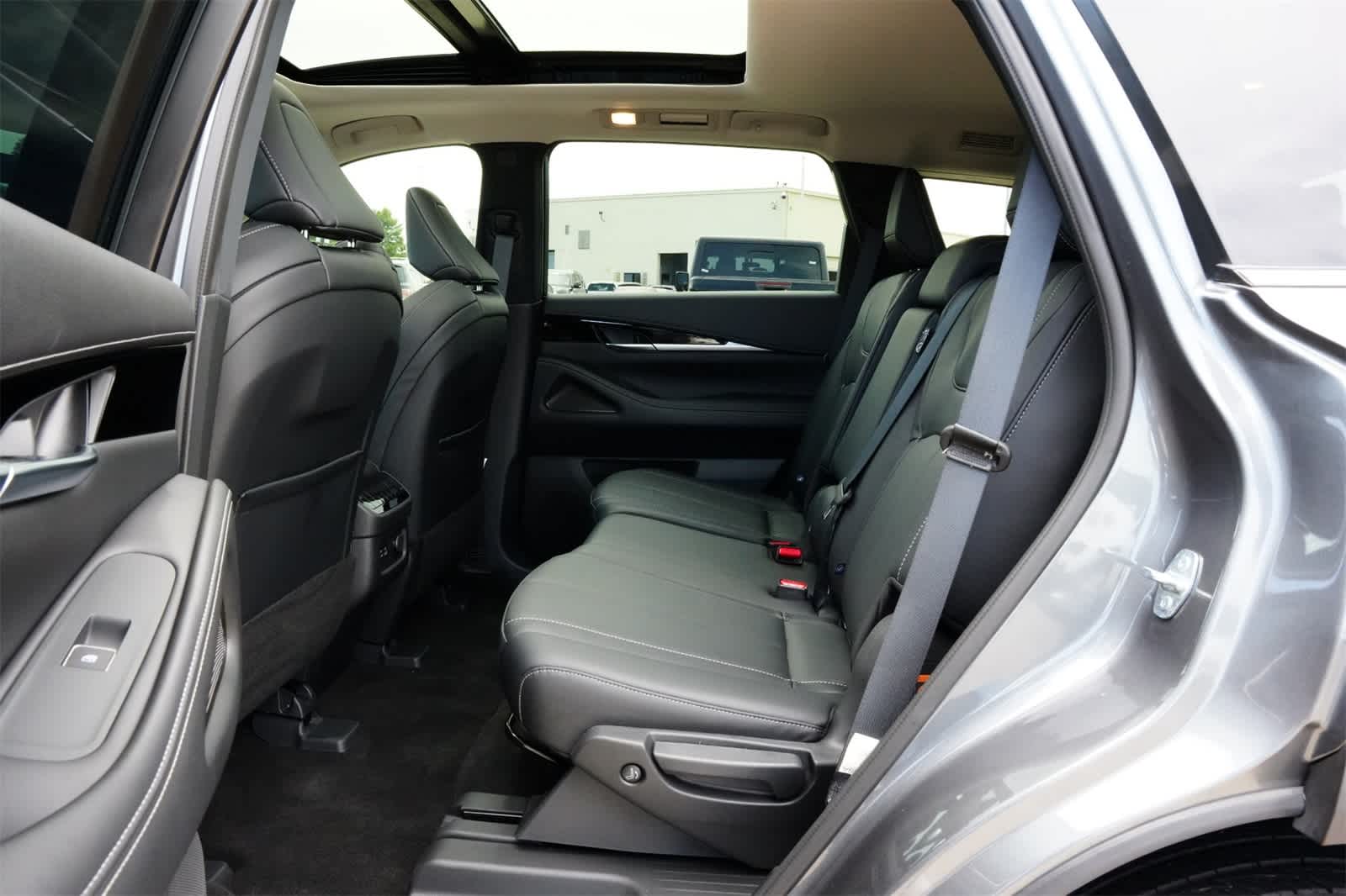 Thumbnail: 2024 INFINITI QX60 - 18
