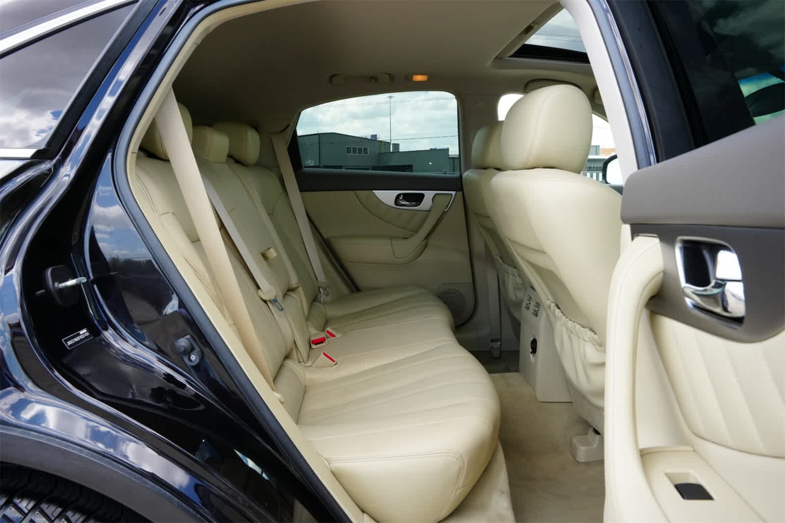 Thumbnail: 2015 INFINITI QX70 - 22