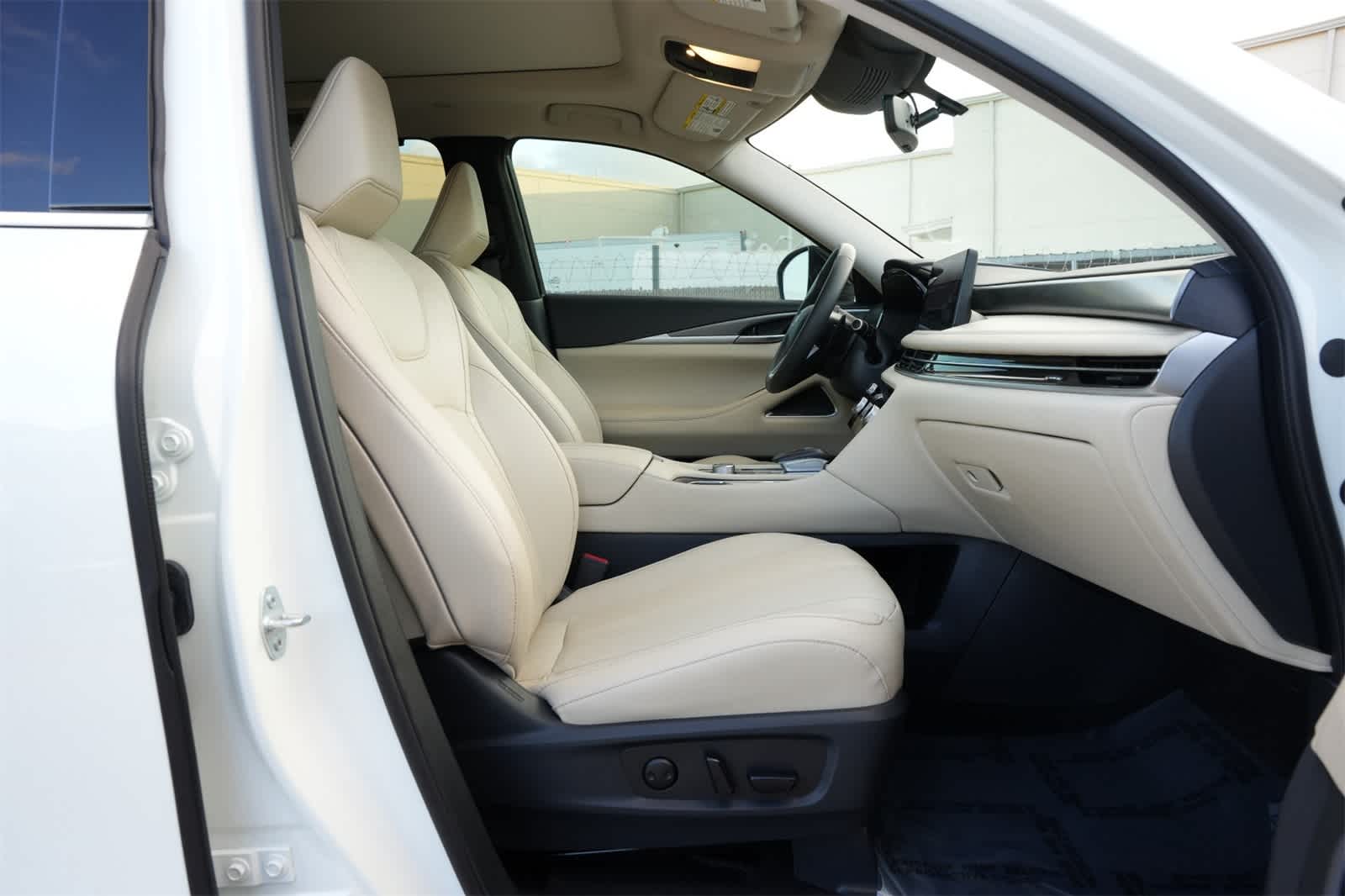 Thumbnail: 2025 INFINITI QX60 - 23