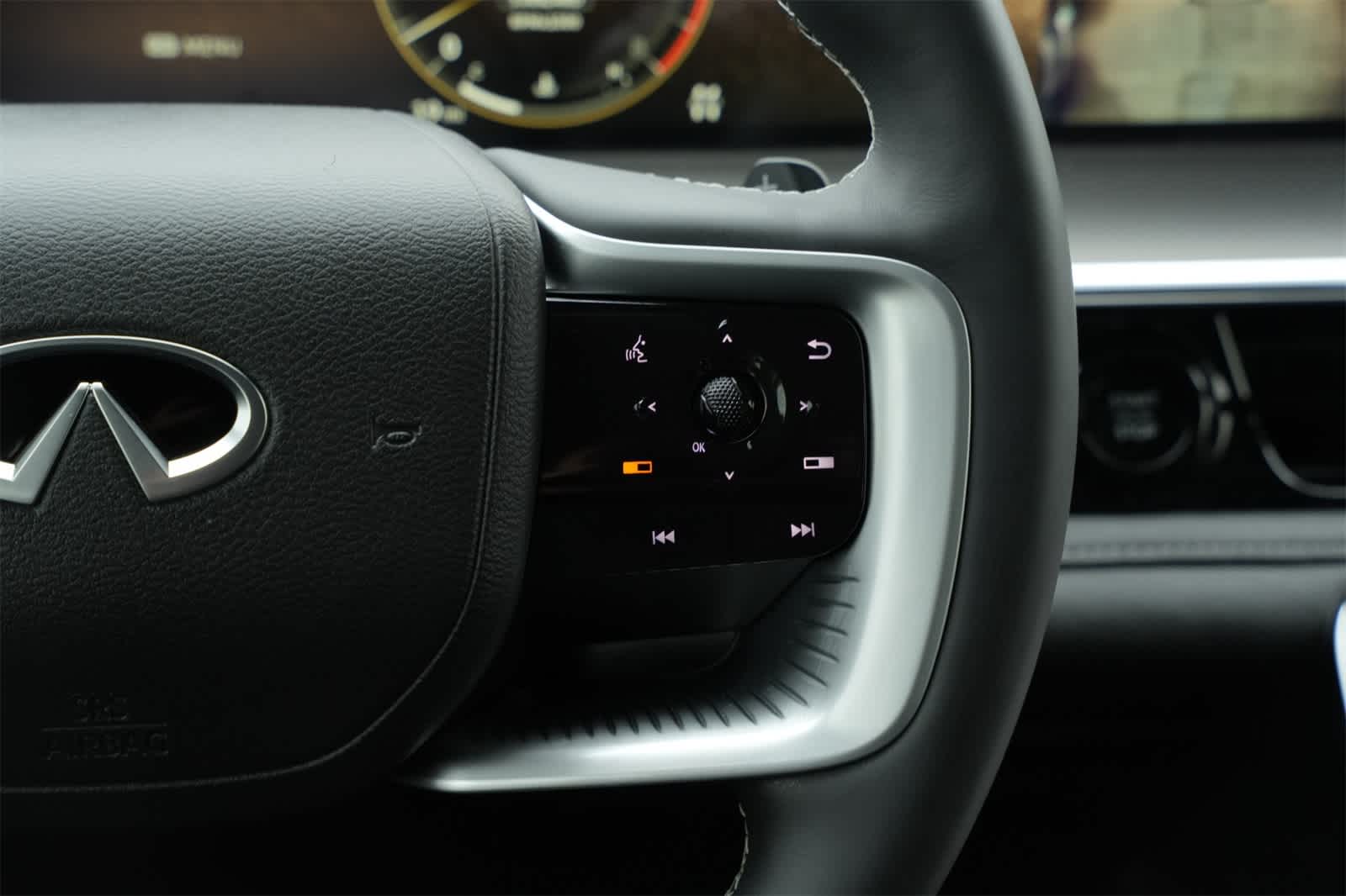 Thumbnail: 2025 INFINITI QX80 - 11