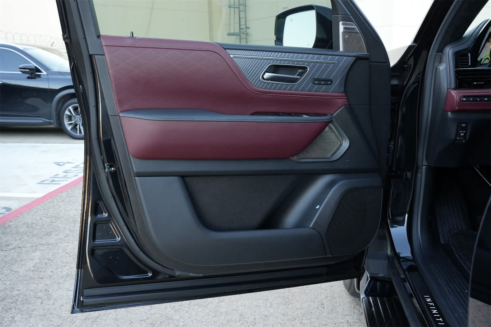 Thumbnail: 2026 INFINITI QX80 - 17