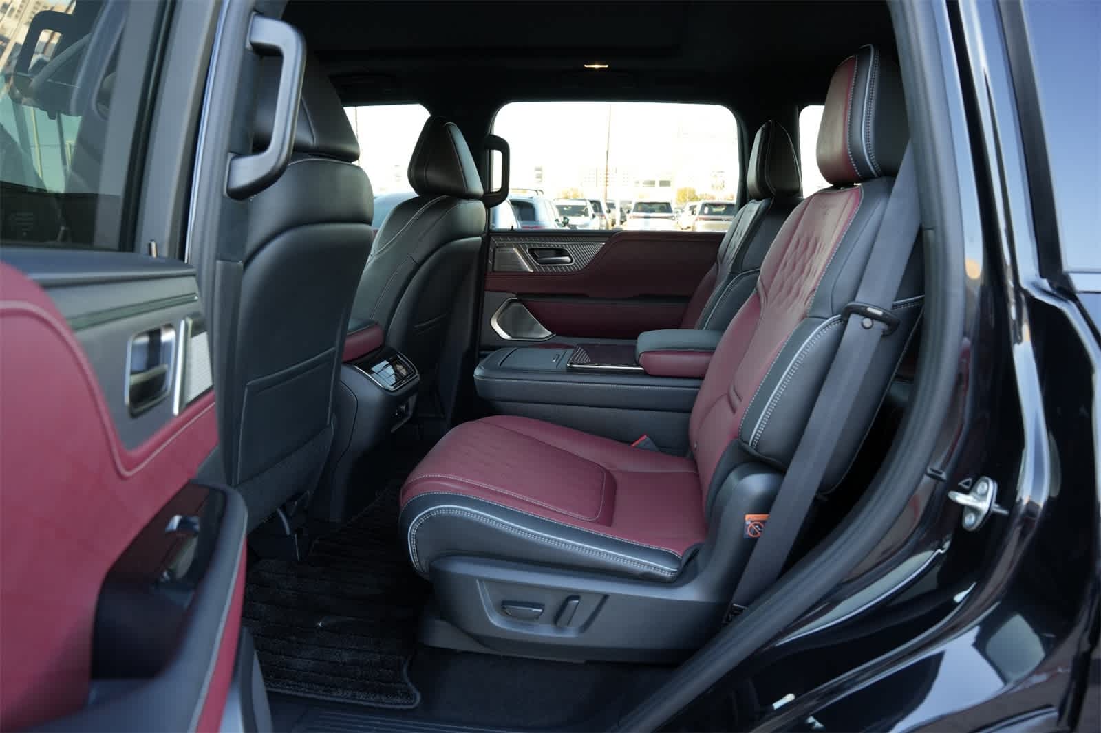 Thumbnail: 2026 INFINITI QX80 - 18