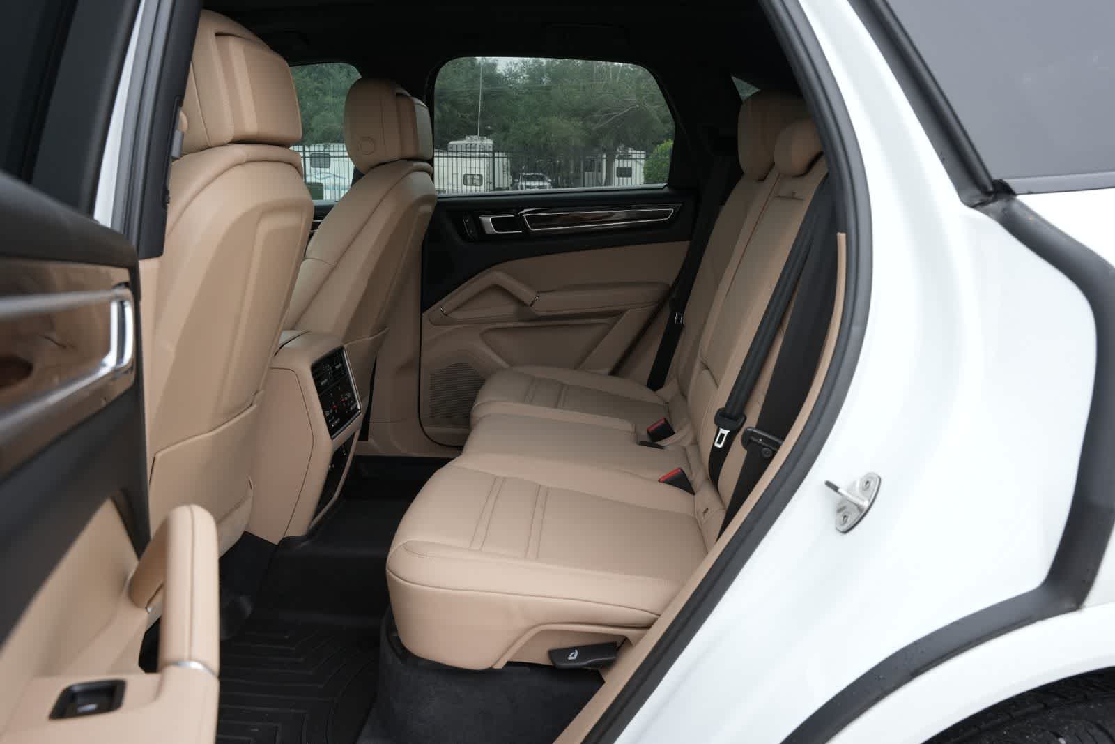 Thumbnail: 2023 Porsche Cayenne - 18