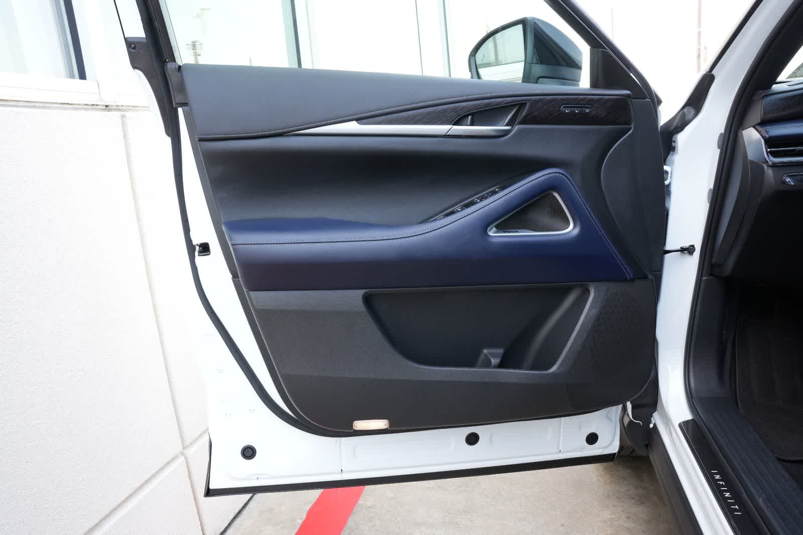 Thumbnail: 2026 INFINITI QX60 - 18