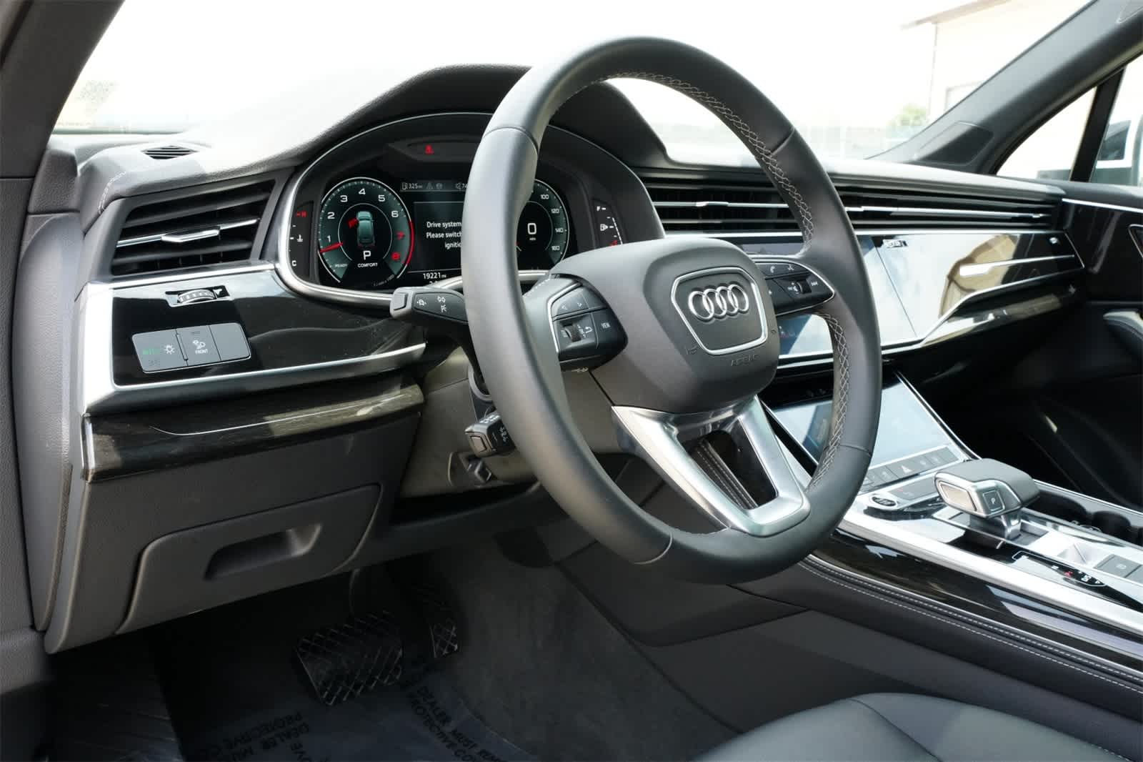 Thumbnail: 2025 Audi Q7 - 16