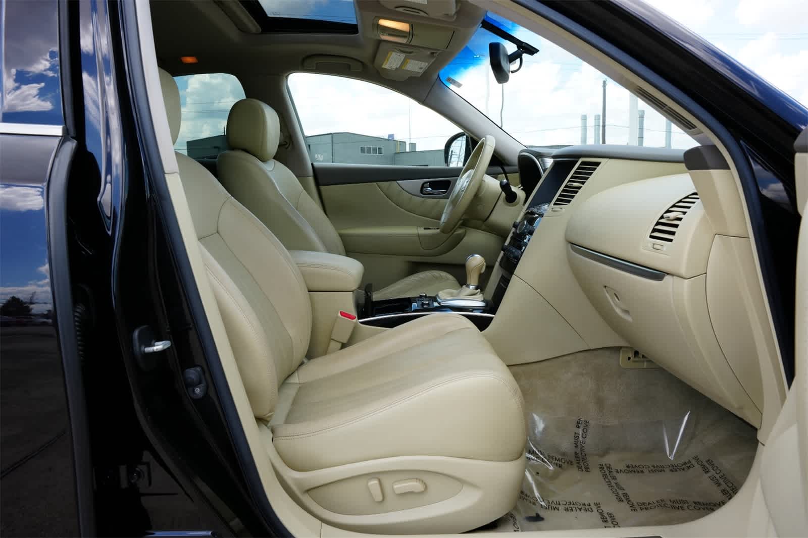 Thumbnail: 2015 INFINITI QX70 - 24