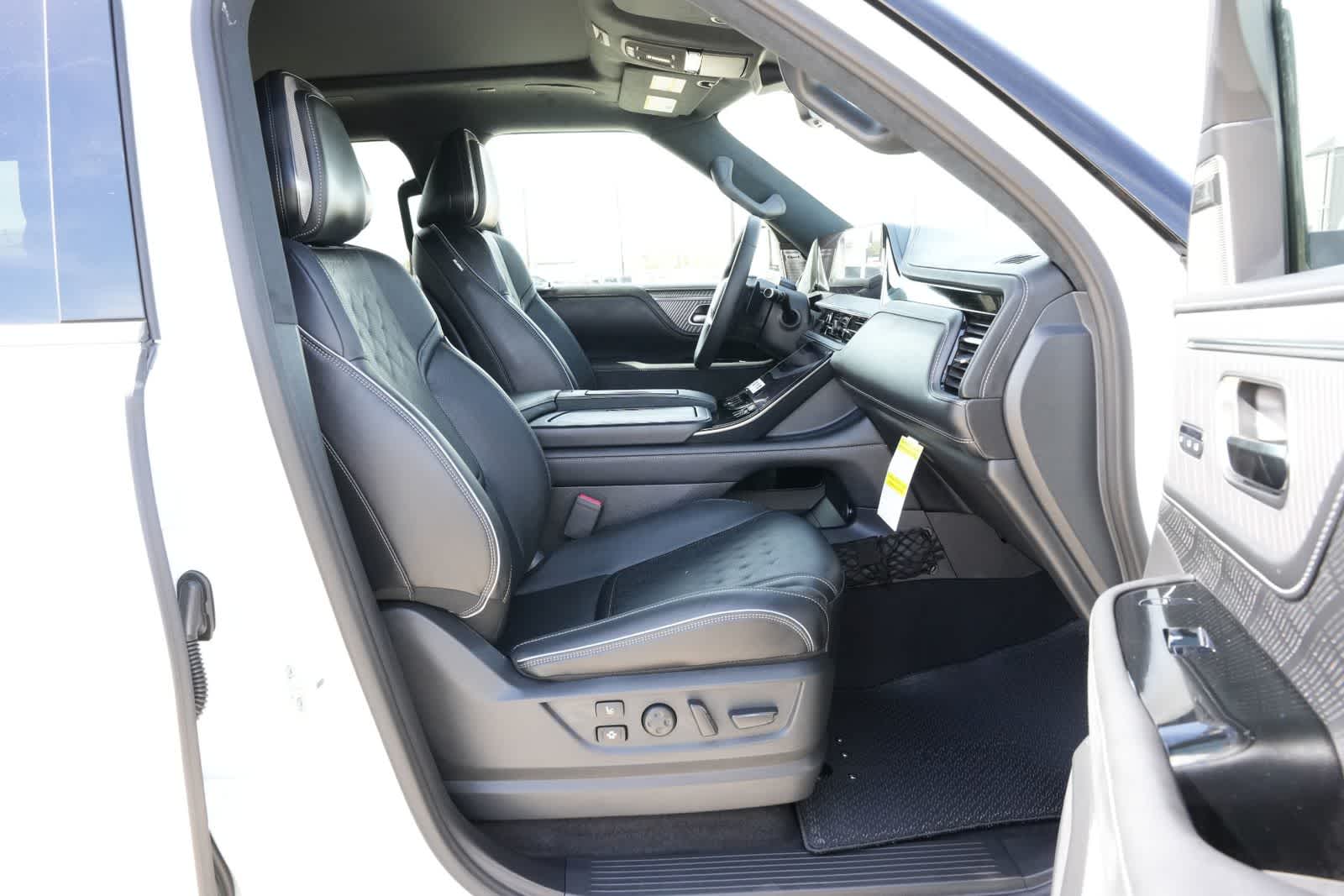 Thumbnail: 2026 INFINITI QX80 - 22