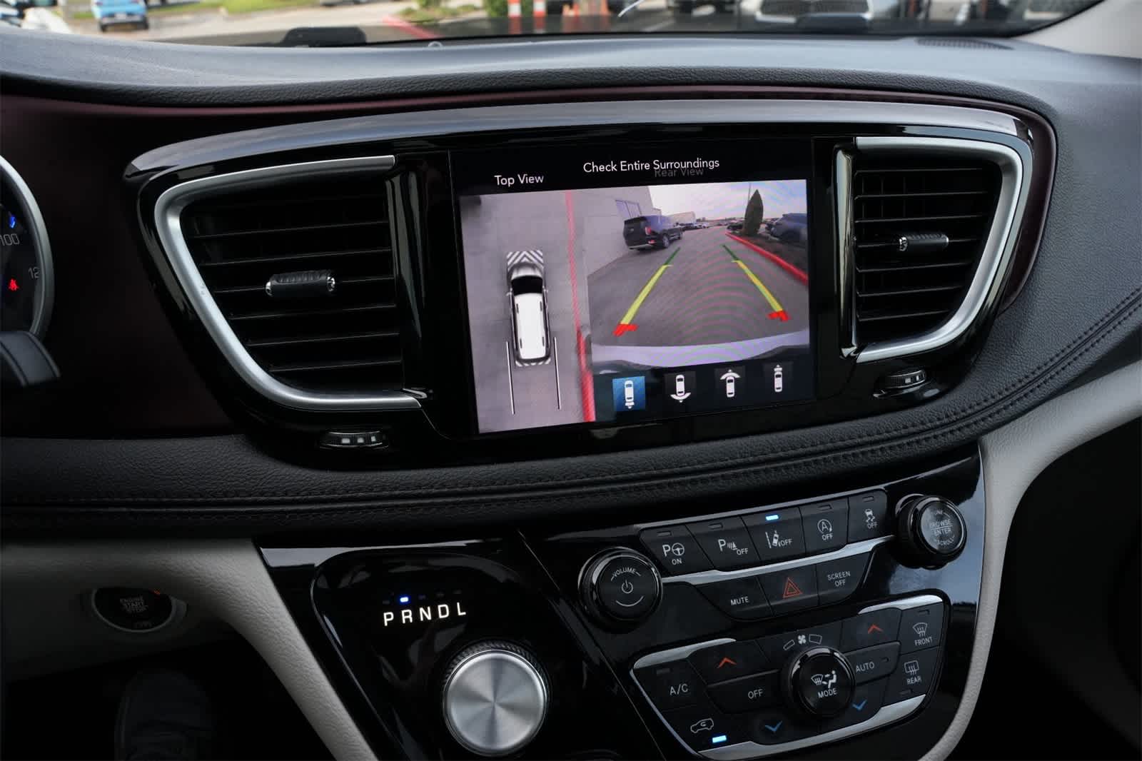 Thumbnail: 2018 Chrysler Pacifica - 14