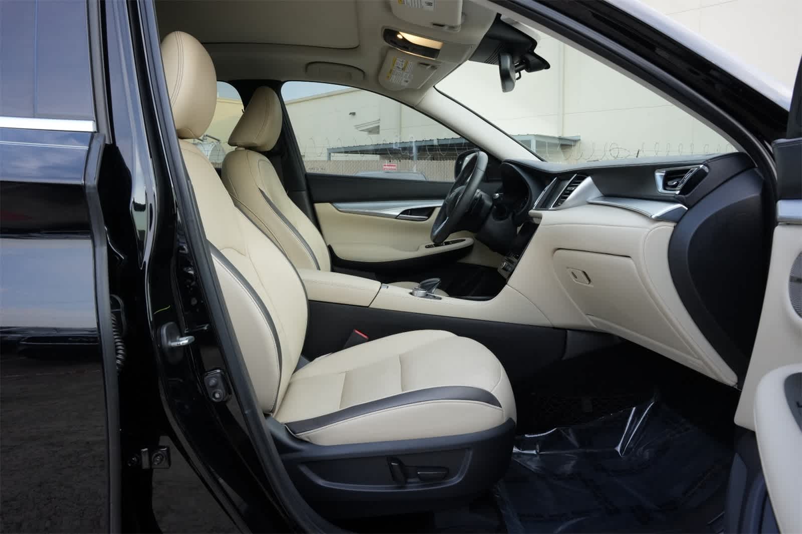 Thumbnail: 2019 INFINITI QX50 - 24