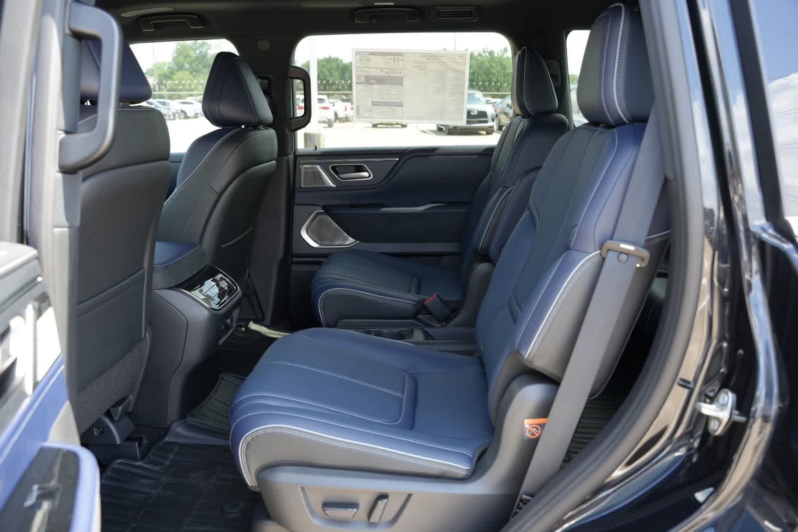 Thumbnail: 2026 INFINITI QX80 - 18