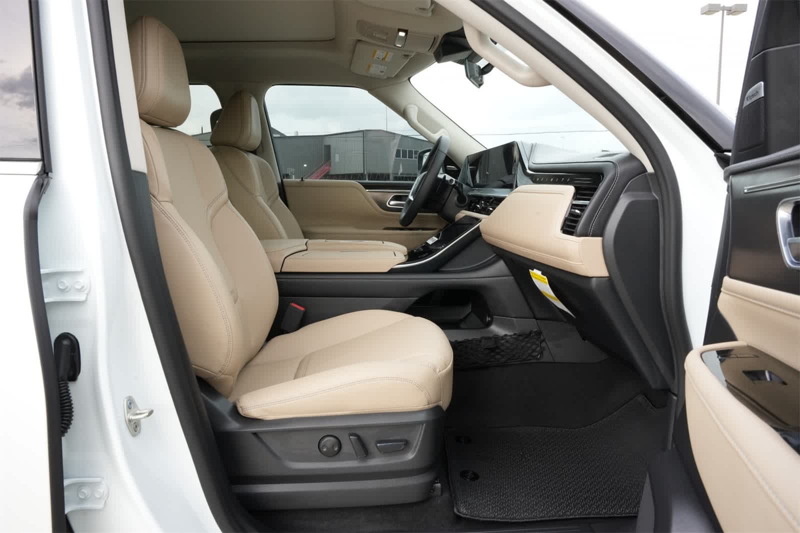 Thumbnail: 2026 INFINITI QX80 - 23