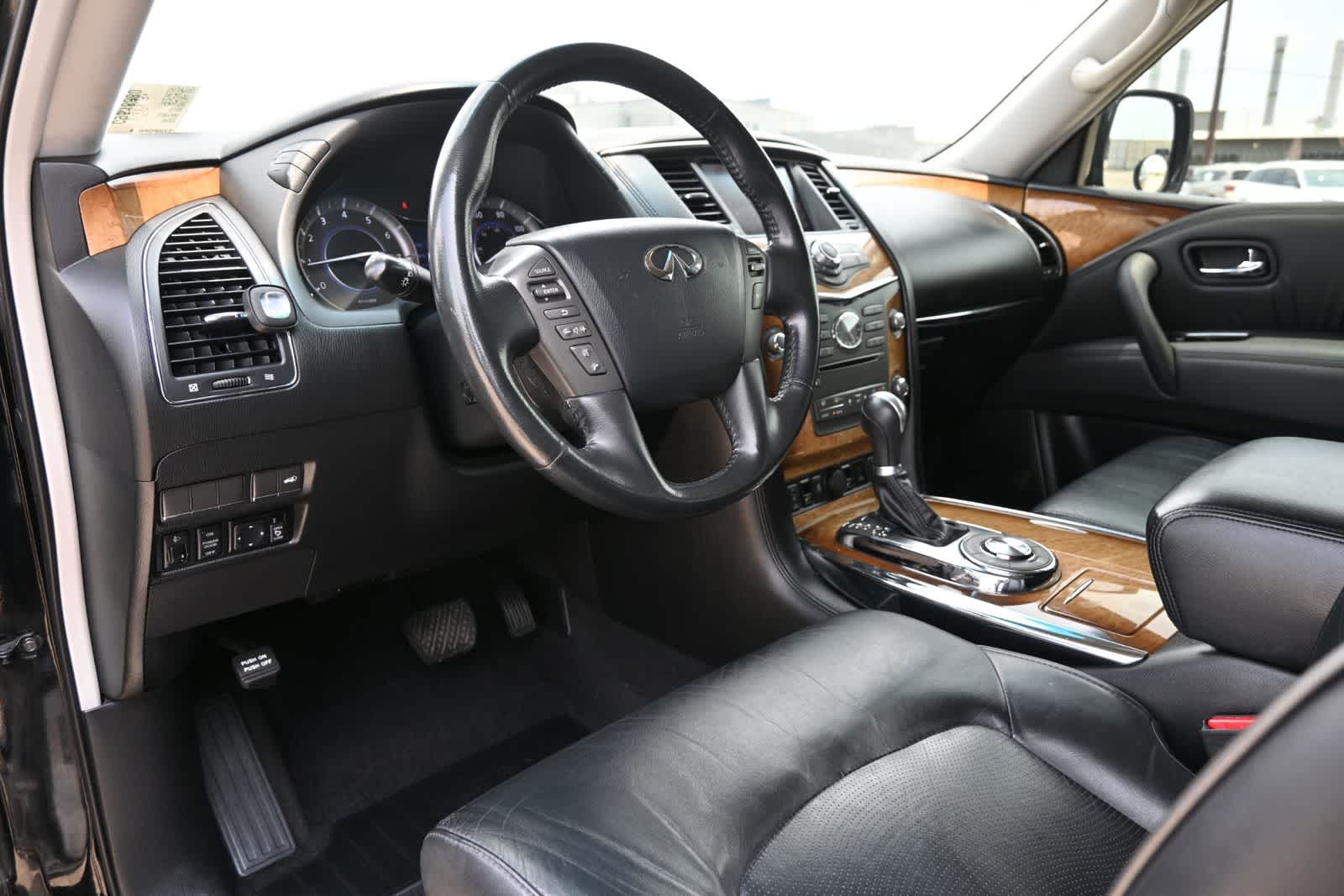 Thumbnail: 2012 INFINITI QX56 - 16