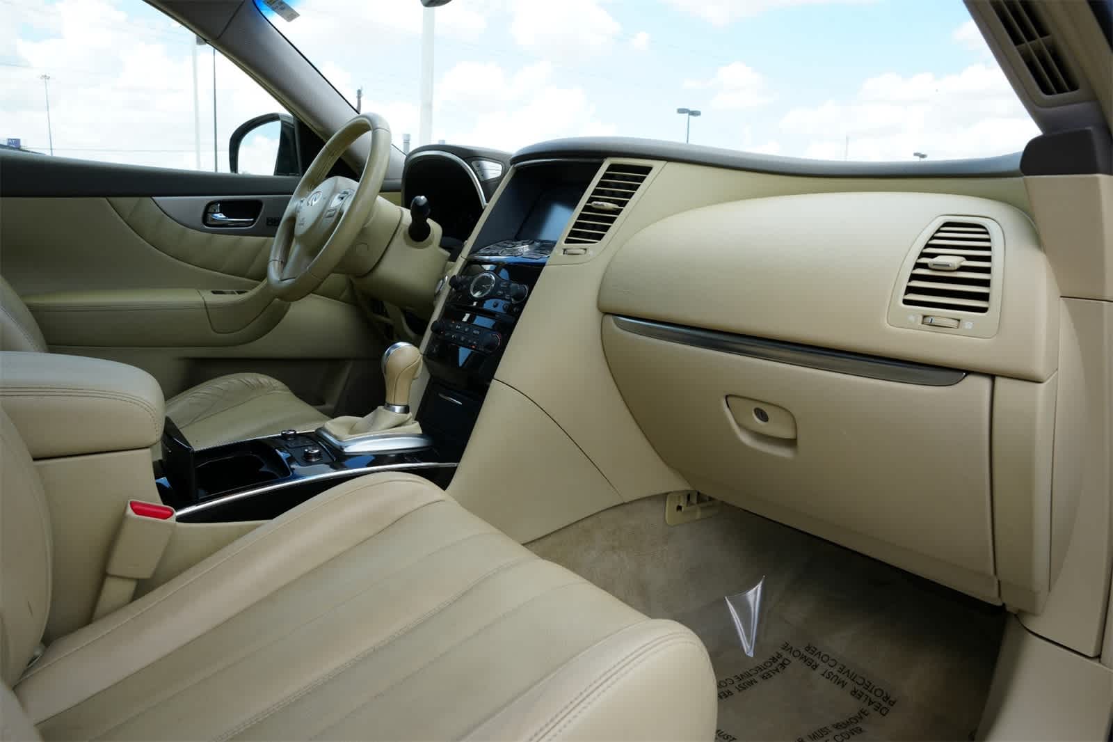 Thumbnail: 2015 INFINITI QX70 - 23