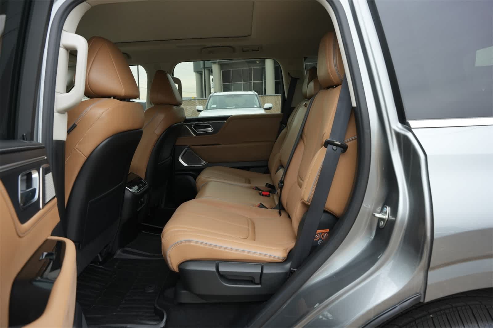 Thumbnail: 2025 INFINITI QX80 - 19