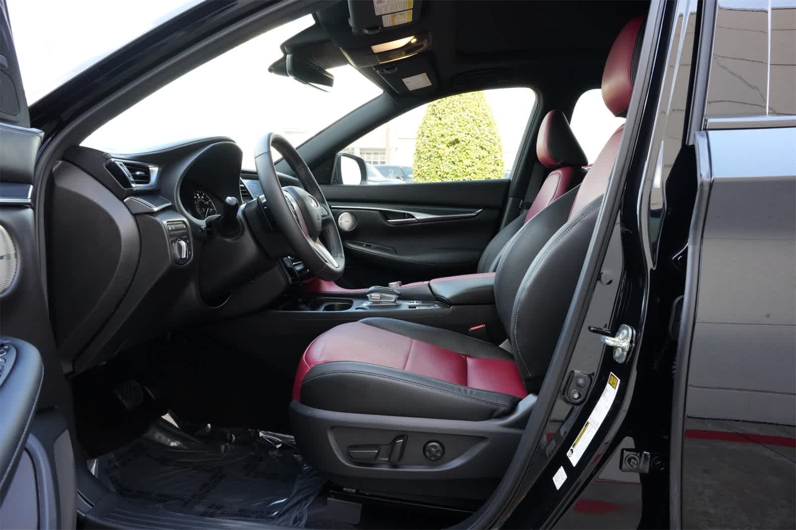 Thumbnail: 2025 INFINITI QX50 - 17