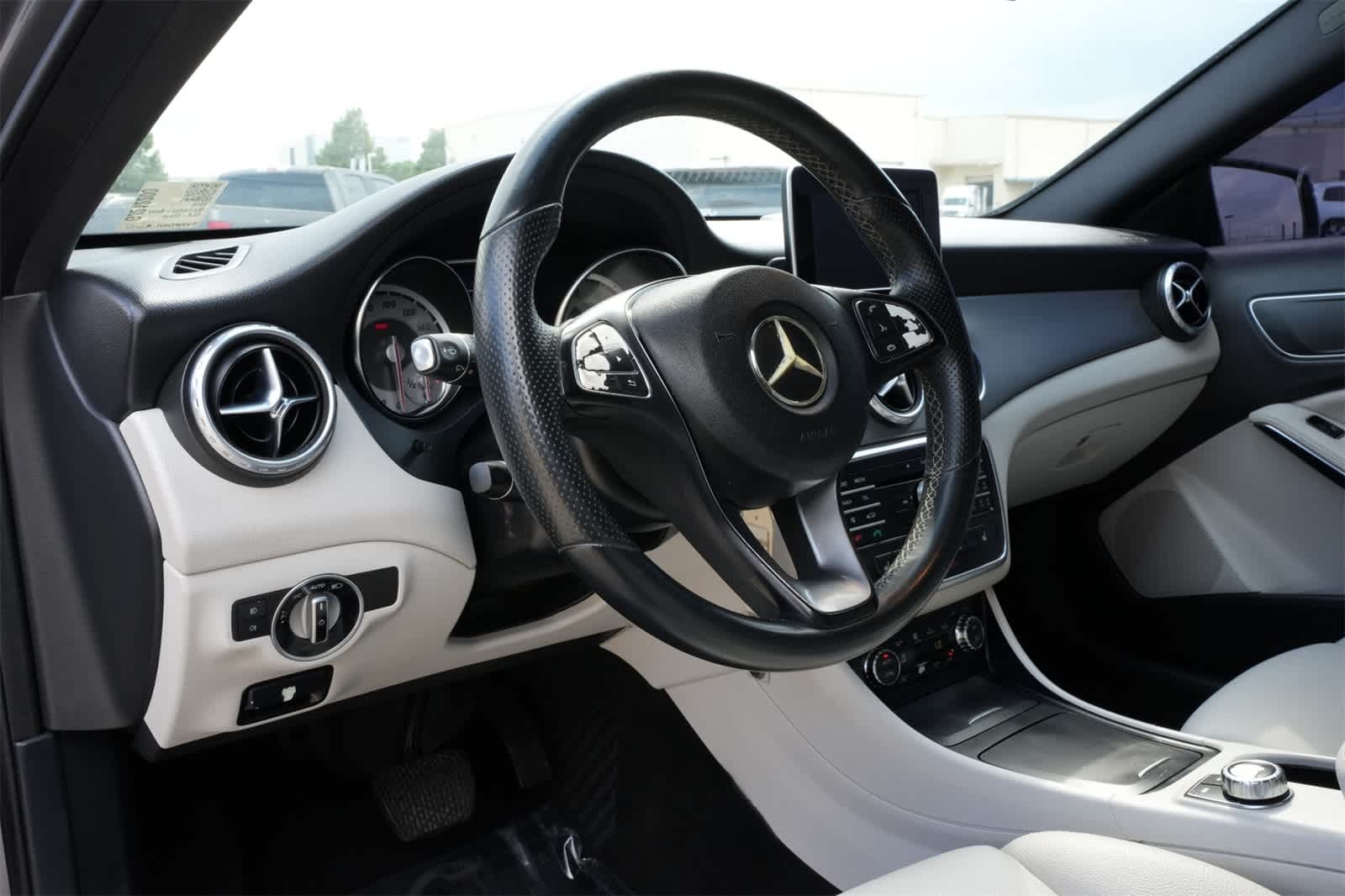 Thumbnail: 2016 Mercedes-Benz GLA - 14
