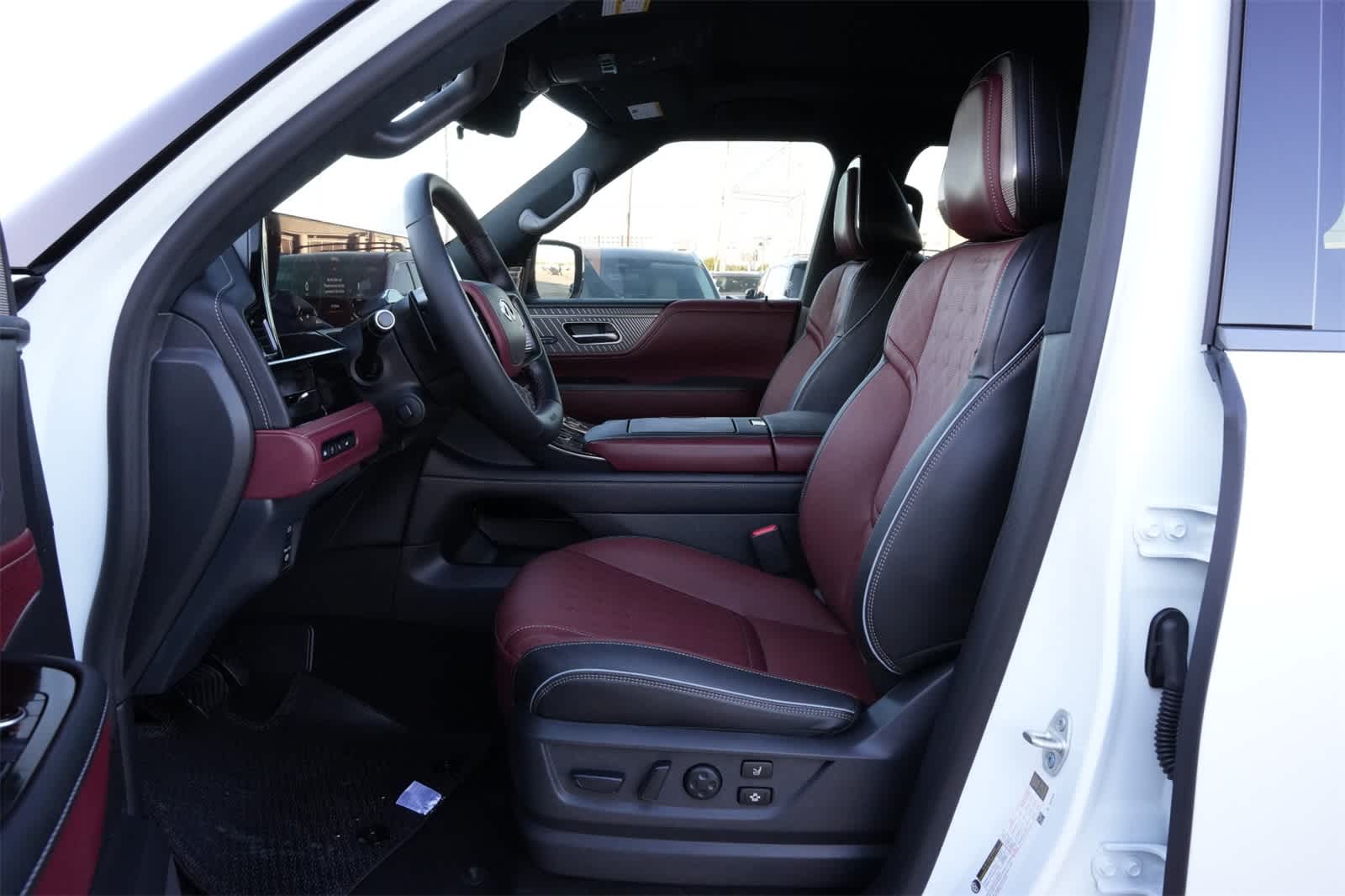 Thumbnail: 2026 INFINITI QX80 - 17