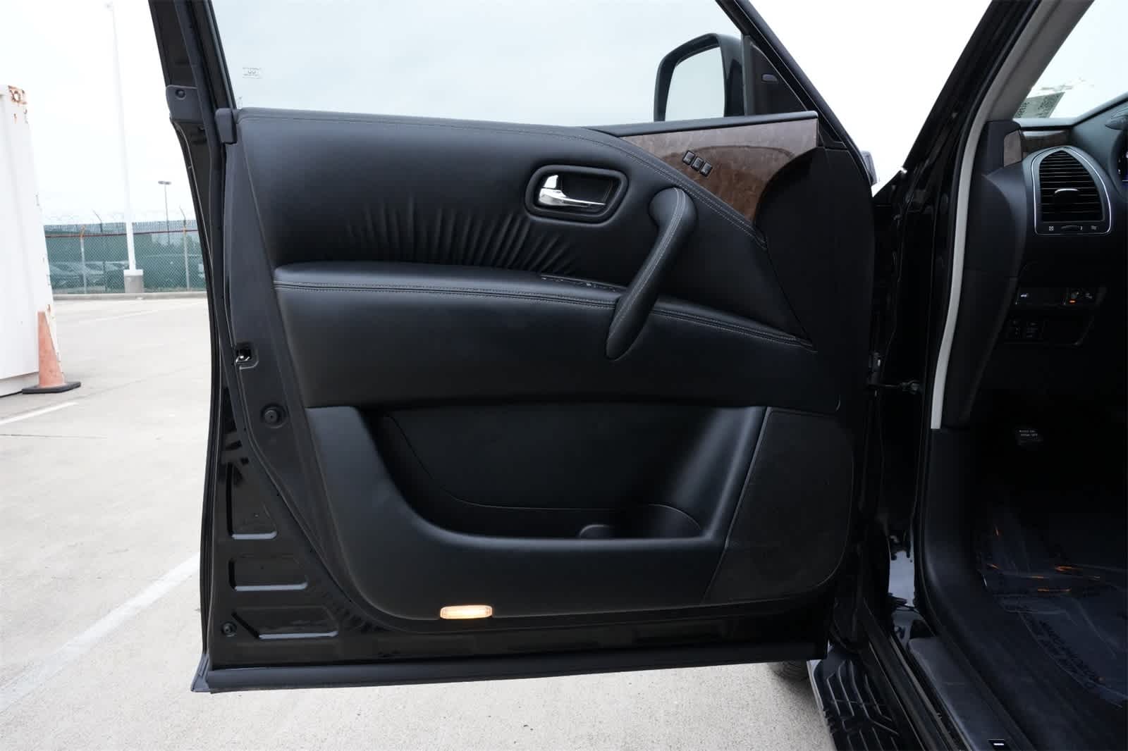 Thumbnail: 2015 INFINITI QX80 - 18