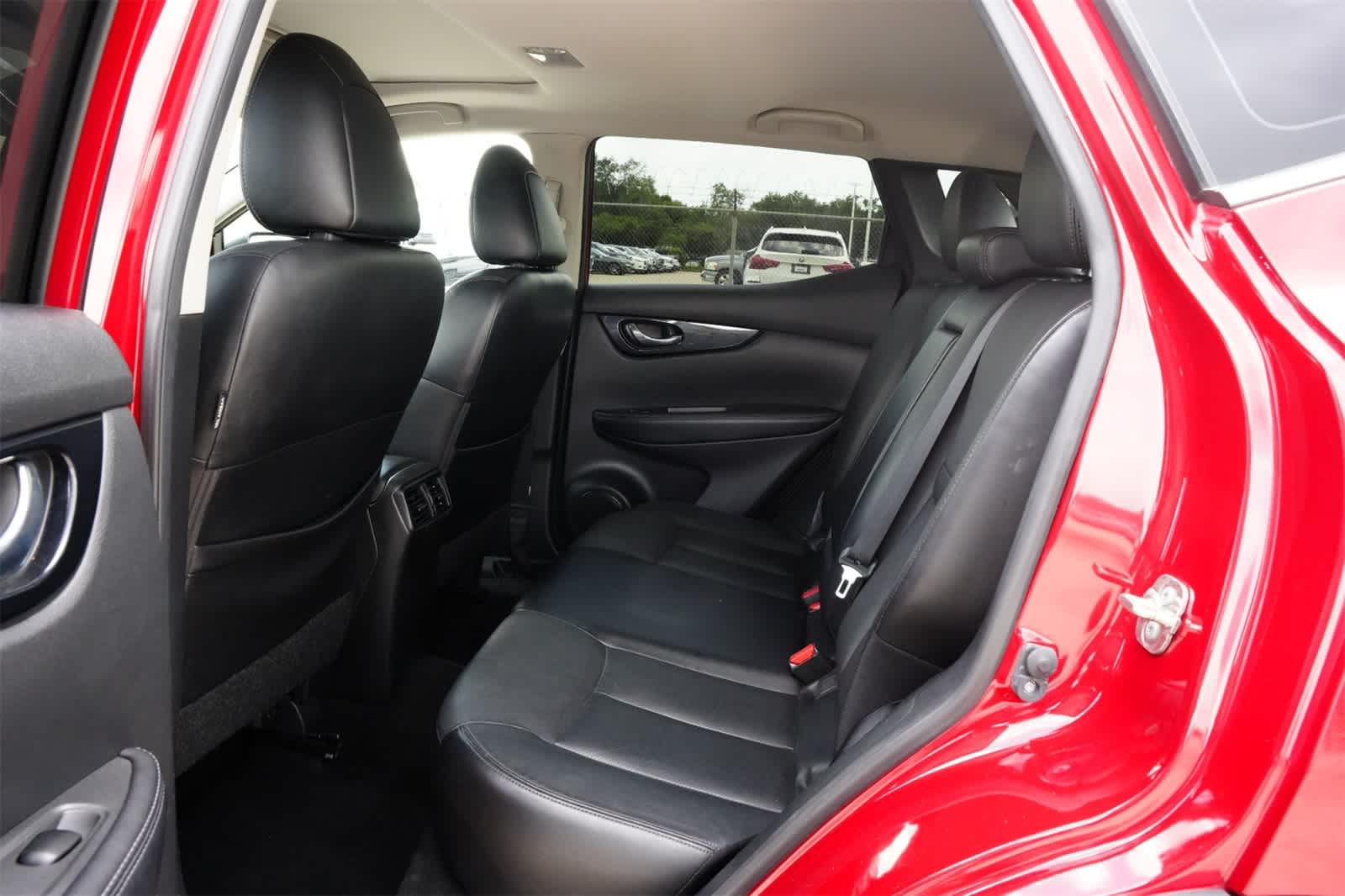 2018 Nissan Rogue Sport SL 18