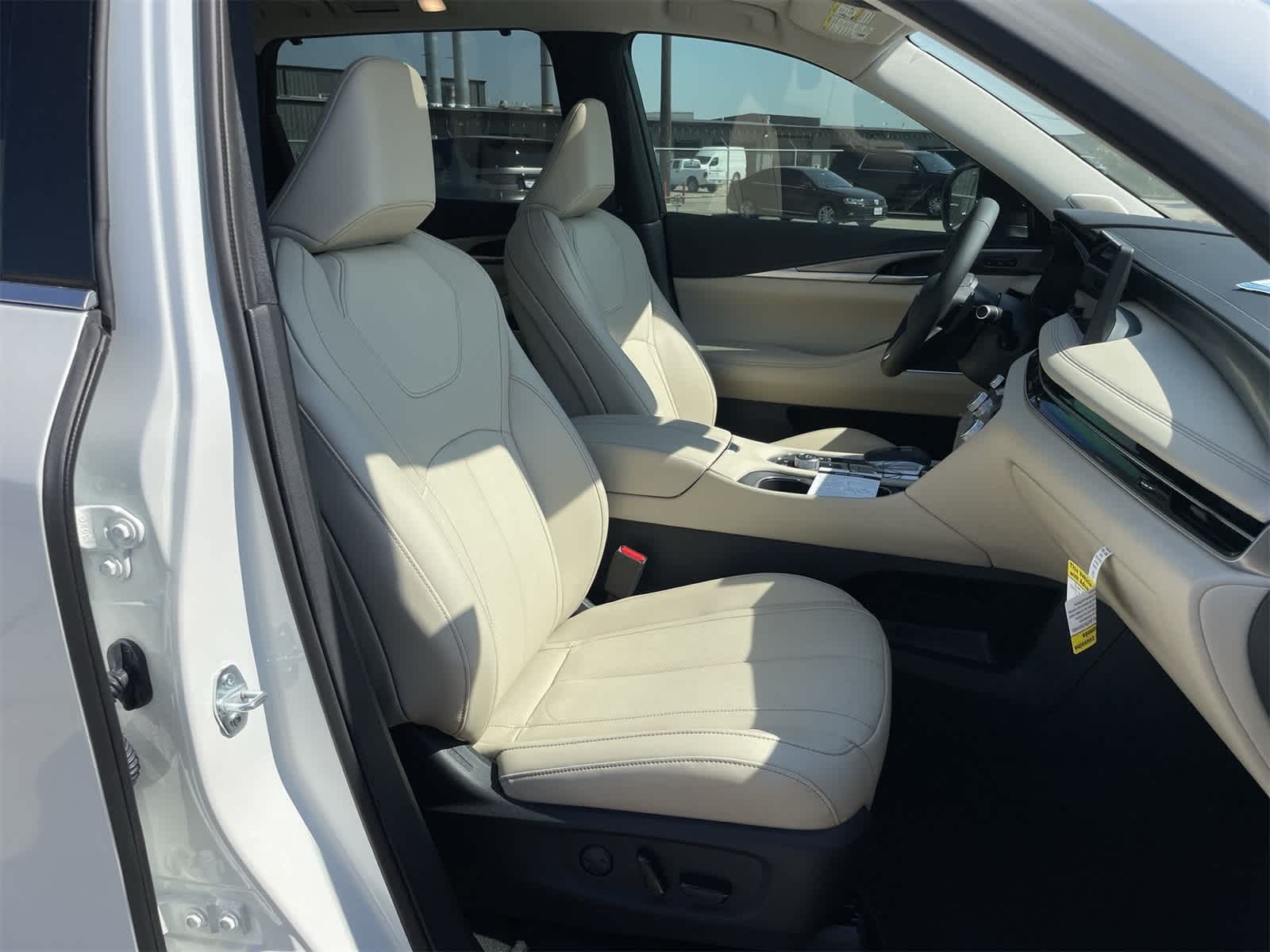 Thumbnail: 2025 INFINITI QX60 - 26