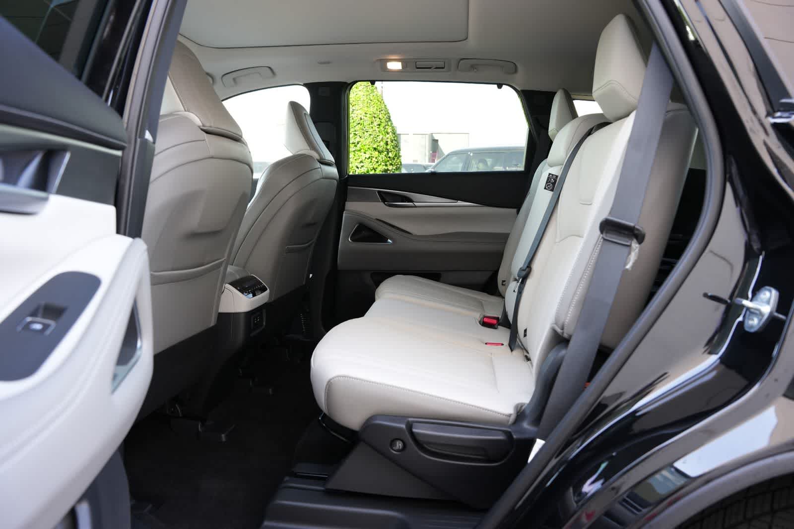 Thumbnail: 2026 INFINITI QX60 - 19