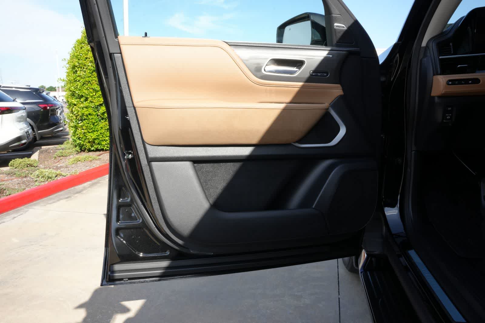Thumbnail: 2027 INFINITI QX80 - 18