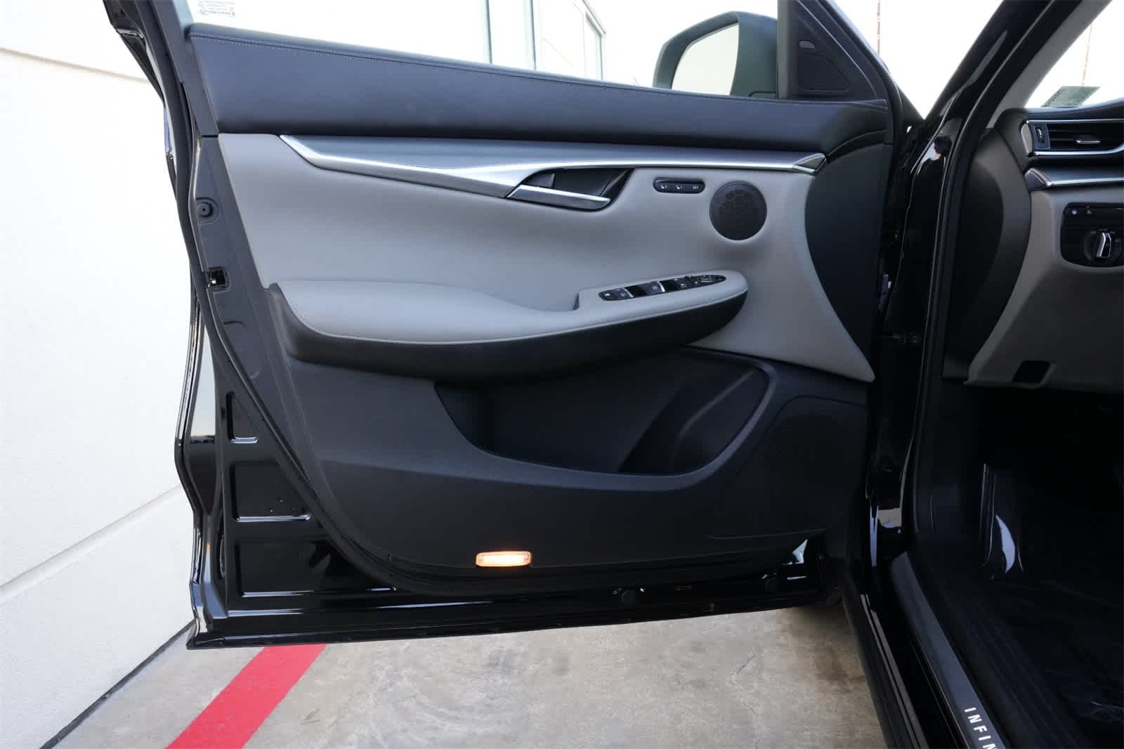 Thumbnail: 2023 INFINITI QX50 - 18