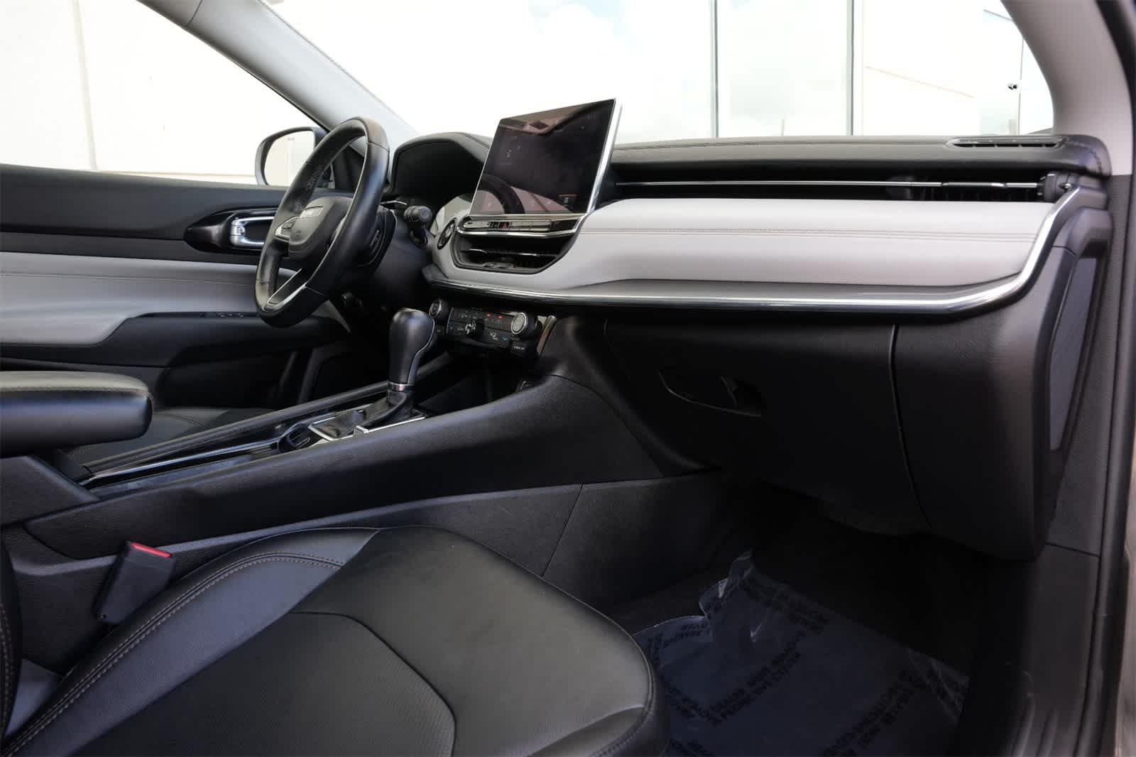 Thumbnail: 2022 Jeep Compass - 22