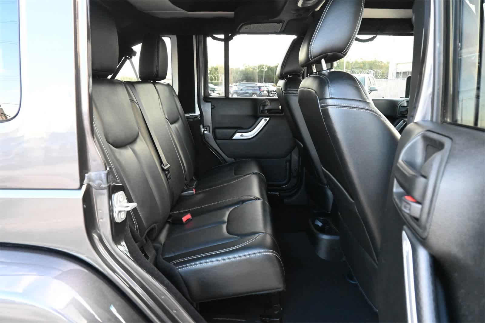 Thumbnail: 2018 Jeep Wrangler - 21