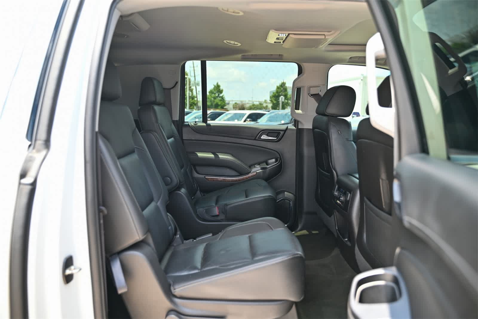 2016 Chevrolet Suburban LTZ 23