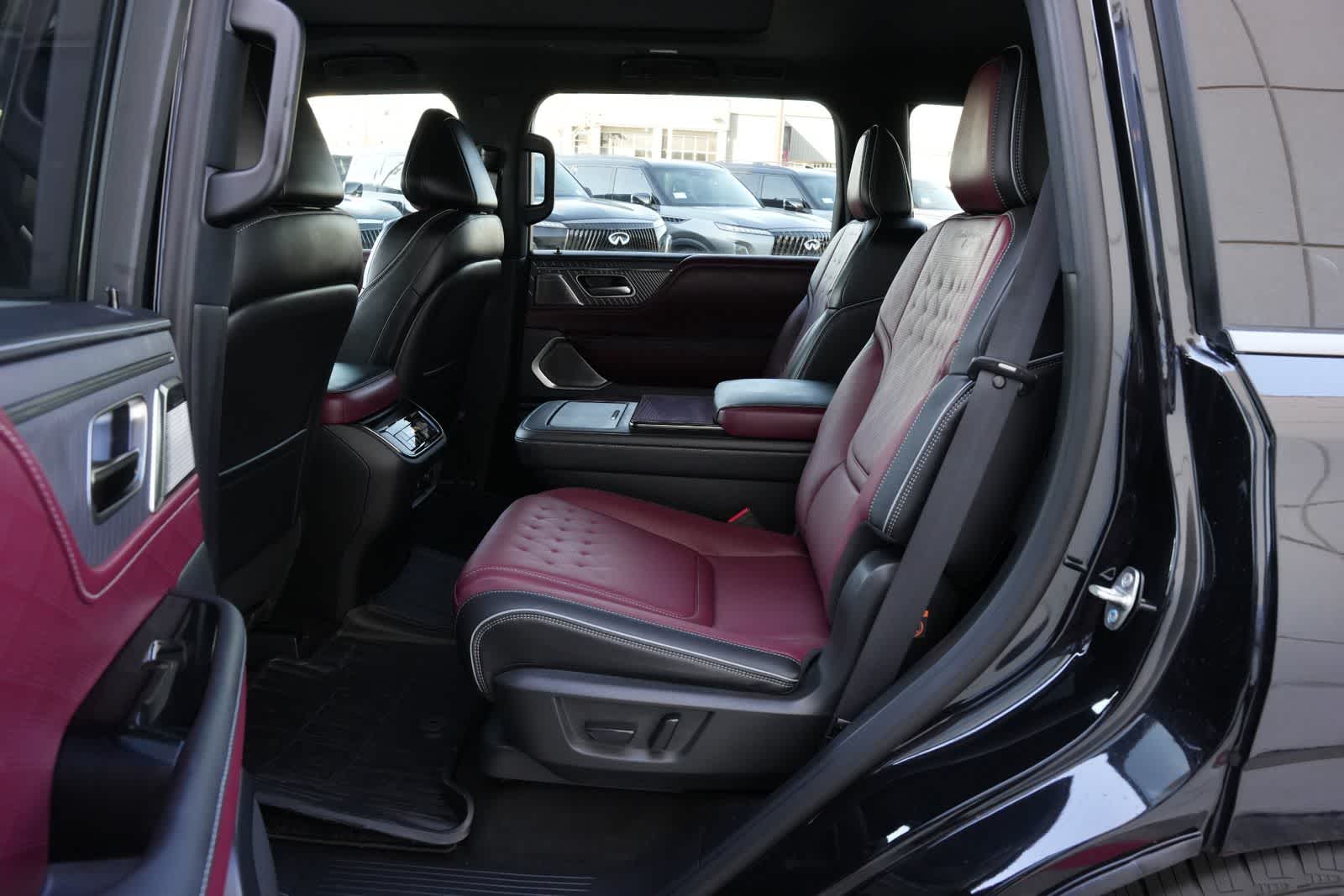 Thumbnail: 2026 INFINITI QX80 - 19